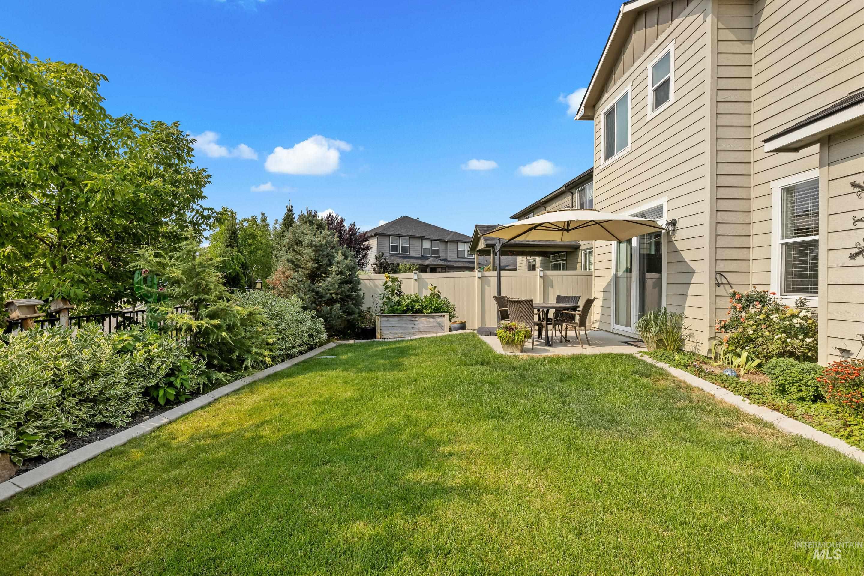 16 N Caracaras Way, Eagle, Idaho 83616, 3 Bedrooms, 2.5 Bathrooms, Residential For Sale, Price $600,000,MLS 98997309