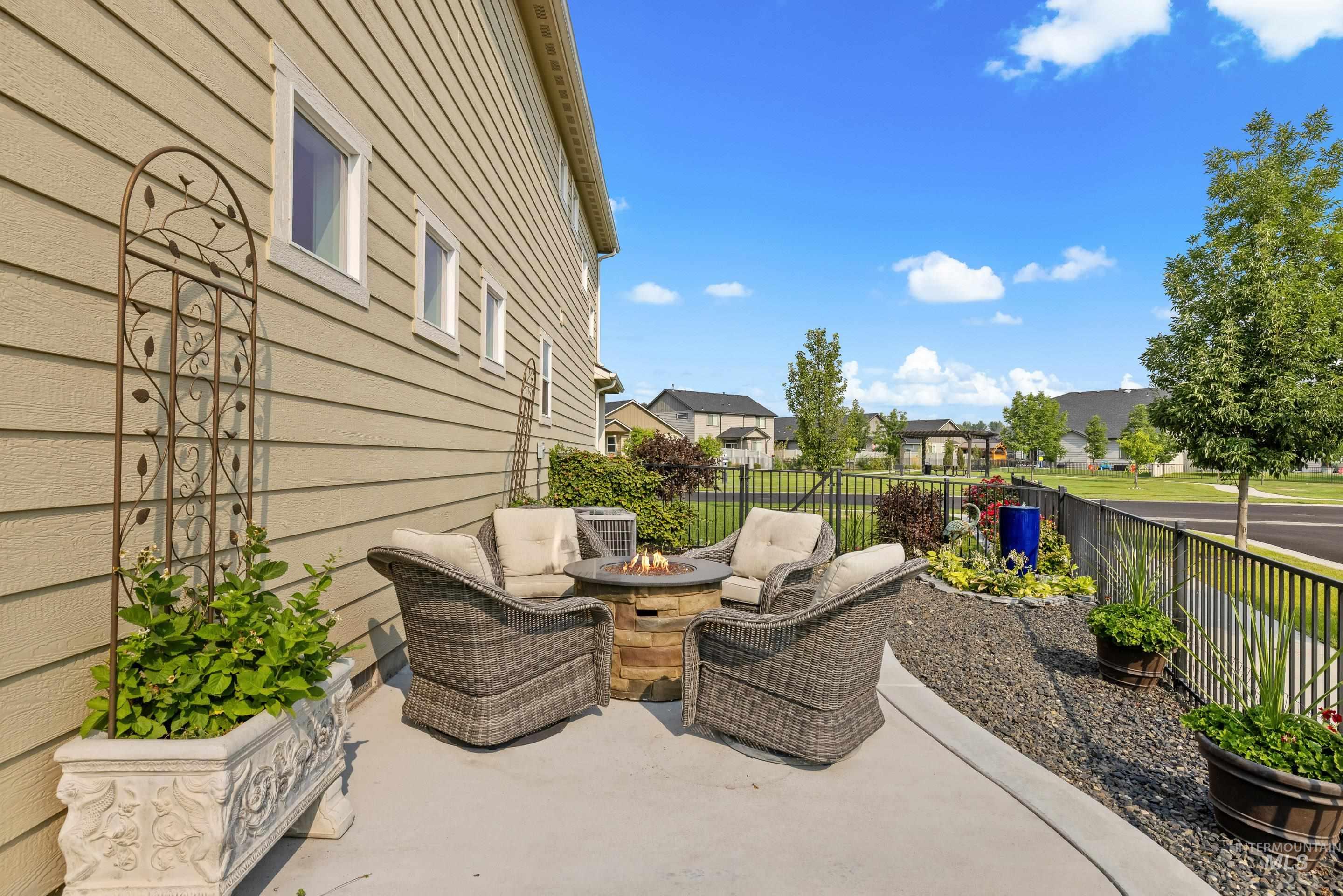 16 N Caracaras Way, Eagle, Idaho 83616, 3 Bedrooms, 2.5 Bathrooms, Residential For Sale, Price $600,000,MLS 98997309