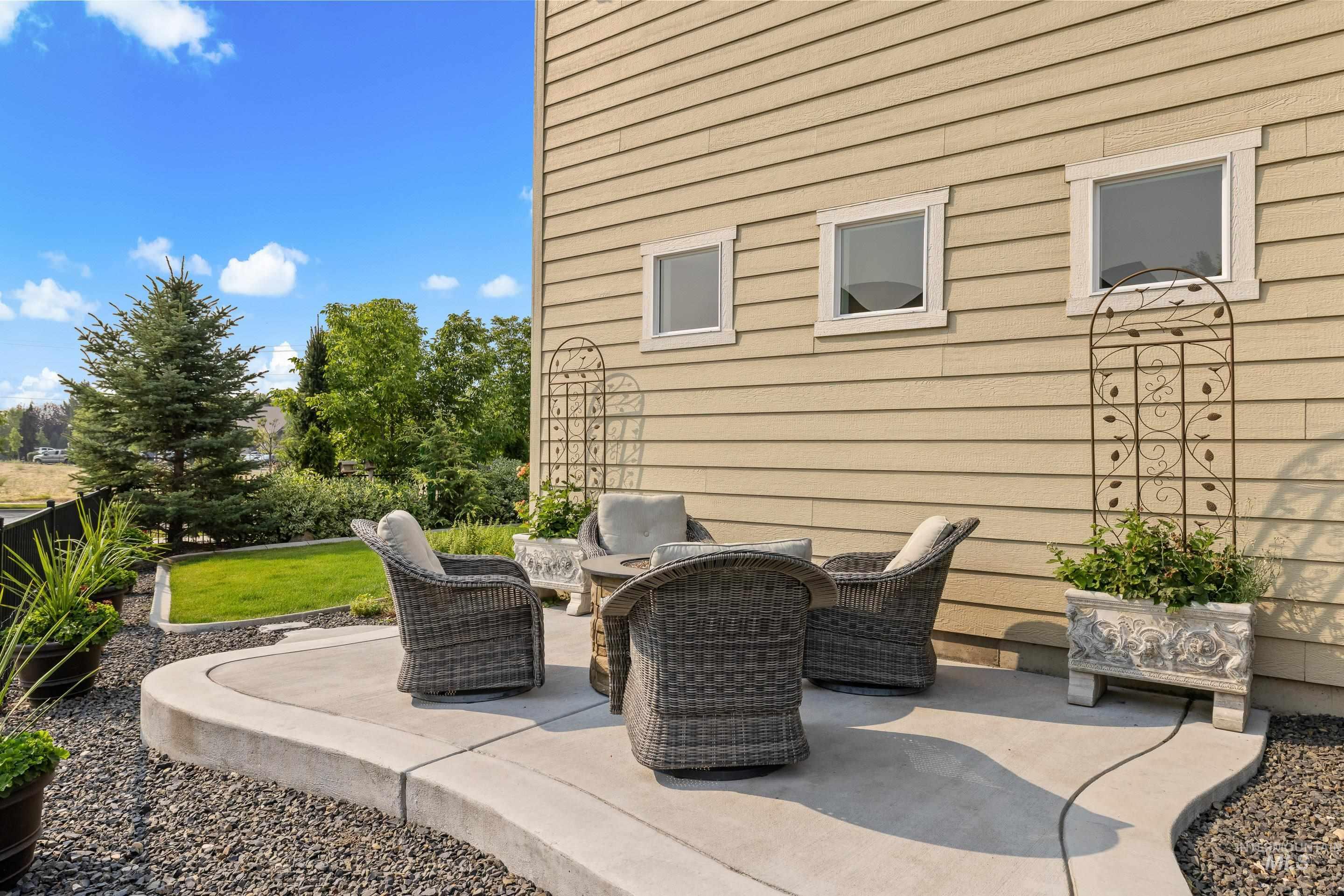 16 N Caracaras Way, Eagle, Idaho 83616, 3 Bedrooms, 2.5 Bathrooms, Residential For Sale, Price $600,000,MLS 98997309