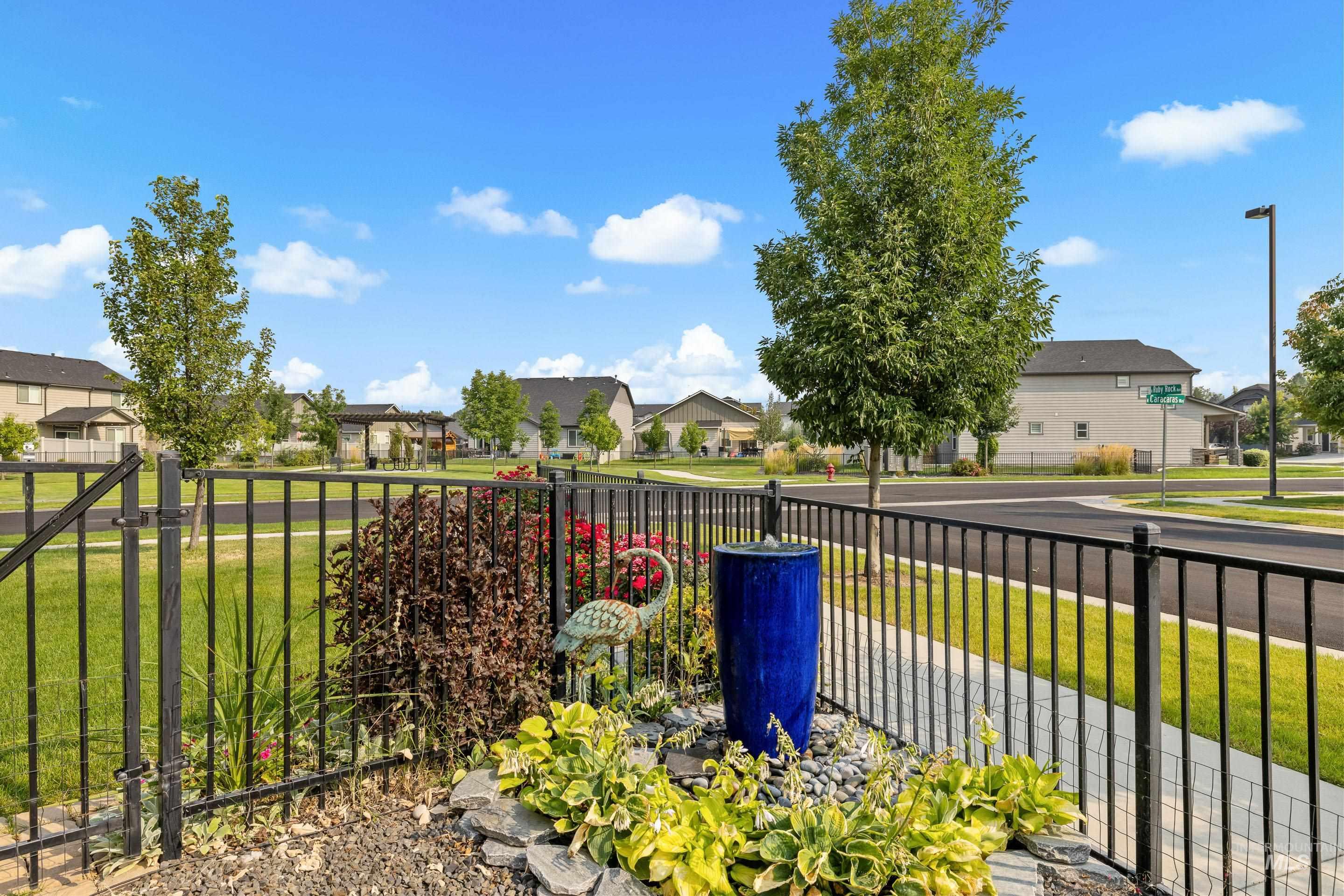 16 N Caracaras Way, Eagle, Idaho 83616, 3 Bedrooms, 2.5 Bathrooms, Residential For Sale, Price $600,000,MLS 98997309