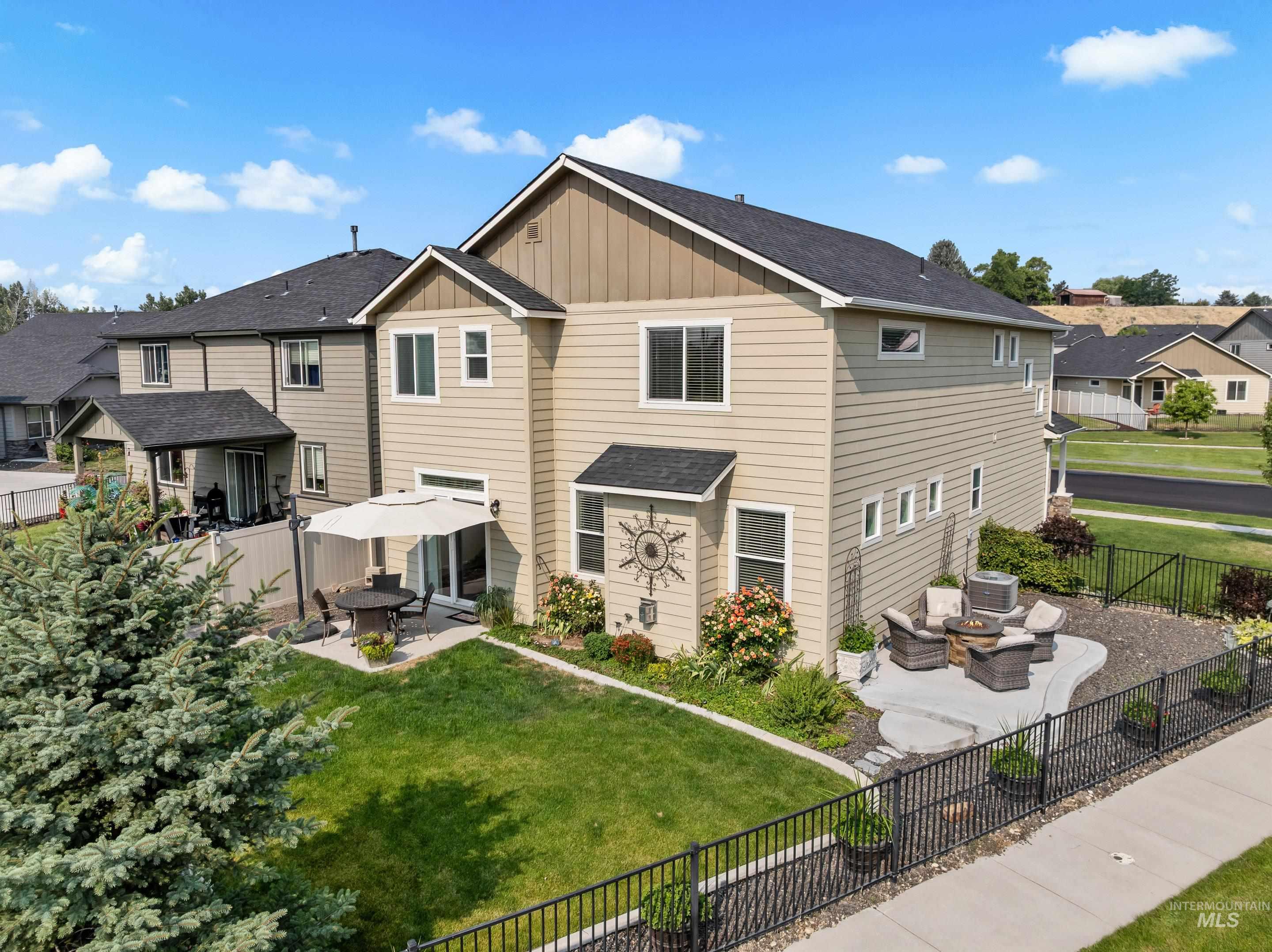 16 N Caracaras Way, Eagle, Idaho 83616, 3 Bedrooms, 2.5 Bathrooms, Residential For Sale, Price $600,000,MLS 98997309