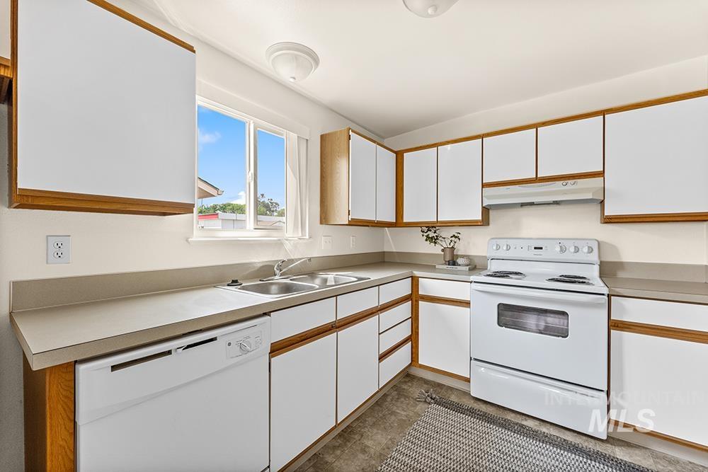 2555 W Malad St, Boise, Idaho 83705, 2 Bedrooms, 1 Bathroom, Residential Income For Sale, Price $900,000,MLS 98997318