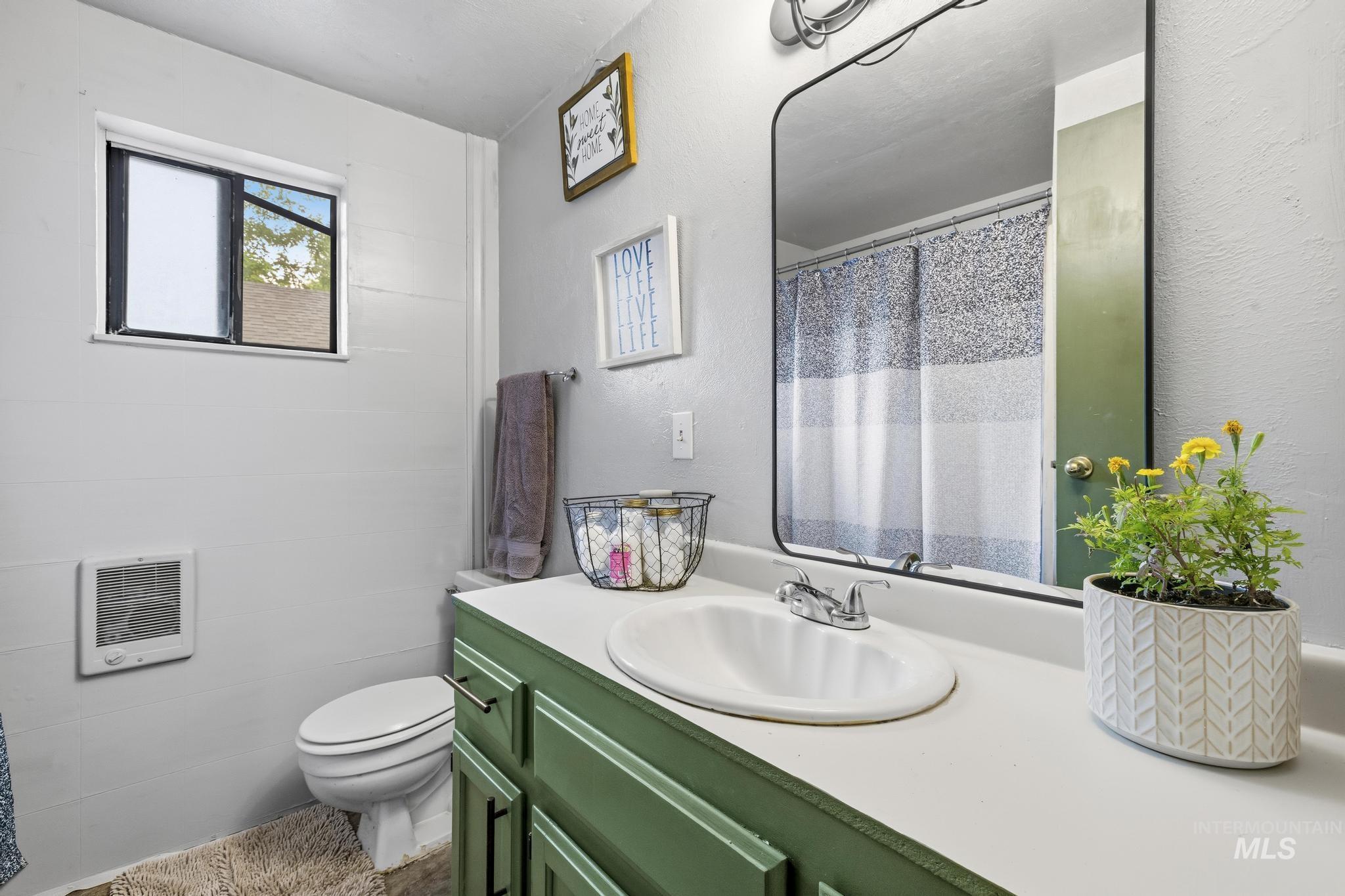 432 E Pine Ave, Meridian, Idaho 83642, 3 Bedrooms, 2 Bathrooms, Residential For Sale, Price $360,000, 98997321