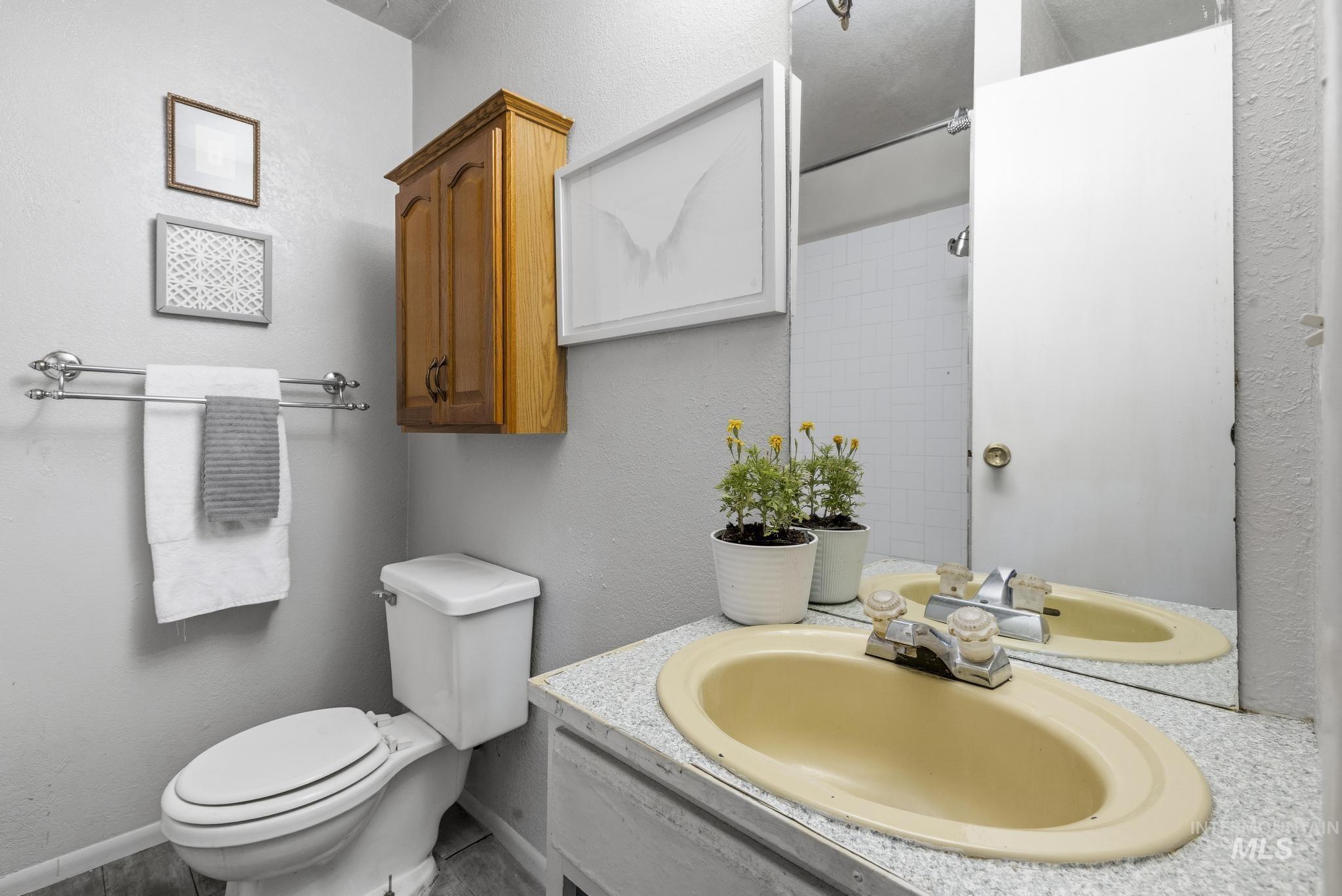 432 E Pine Ave, Meridian, Idaho 83642, 3 Bedrooms, 2 Bathrooms, Residential For Sale, Price $360,000, 98997321