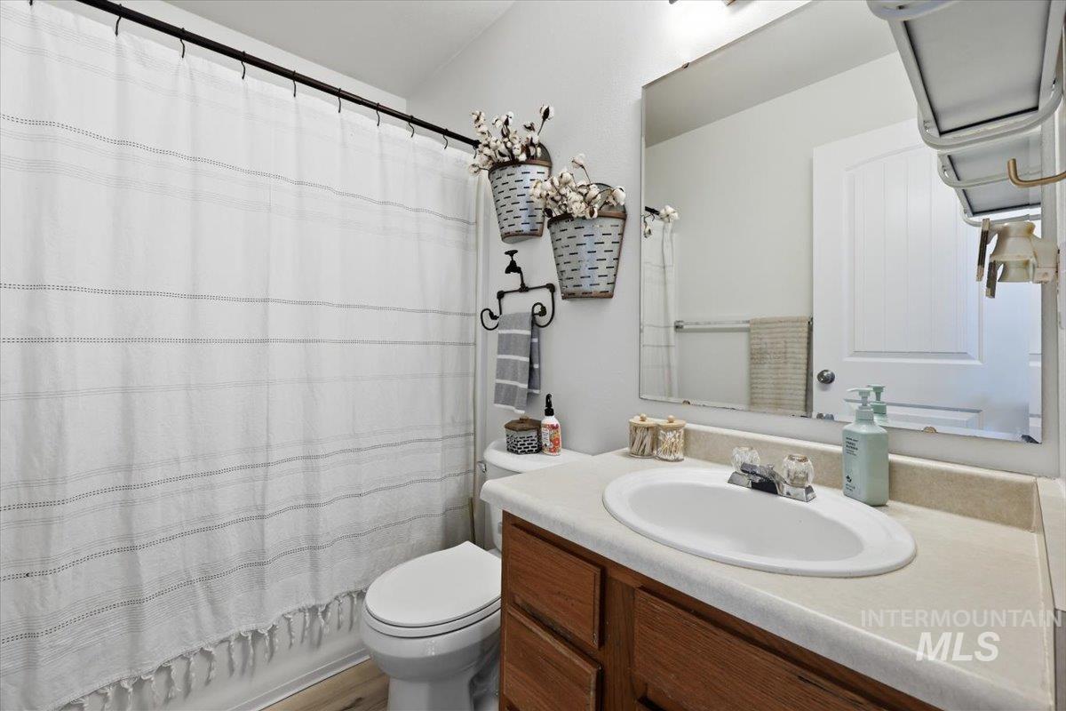 2608 E Beech St, Caldwell, Idaho 83605, 3 Bedrooms, 2 Bathrooms, Residential For Sale, Price $330,000,MLS 98997326