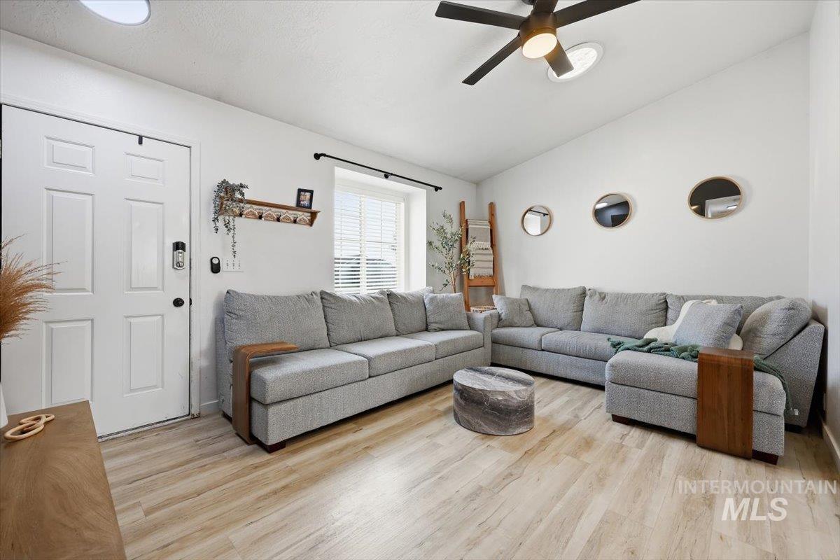 2608 E Beech St, Caldwell, Idaho 83605, 3 Bedrooms, 2 Bathrooms, Residential For Sale, Price $330,000,MLS 98997326