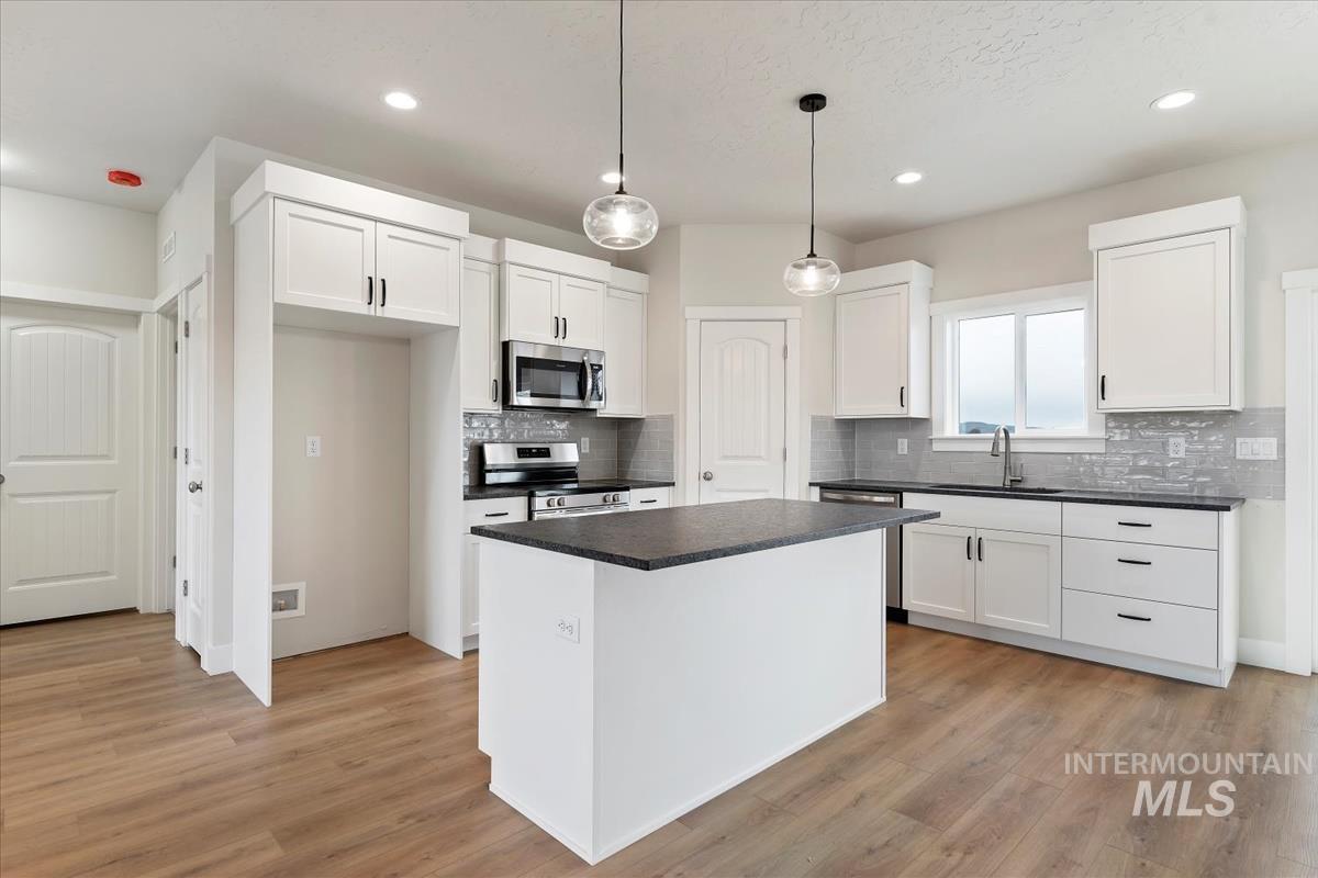 907 Sierra St, Vale, Oregon 97918, 3 Bedrooms, 2 Bathrooms, Residential For Sale, Price $325,000,MLS 98997340