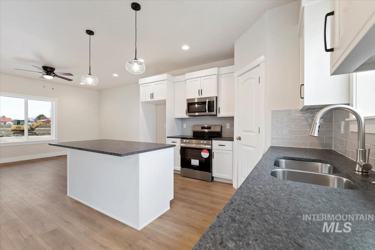 907 Sierra St, Vale, Oregon 97918, 3 Bedrooms, 2 Bathrooms, Residential For Sale, Price $325,000,MLS 98997340