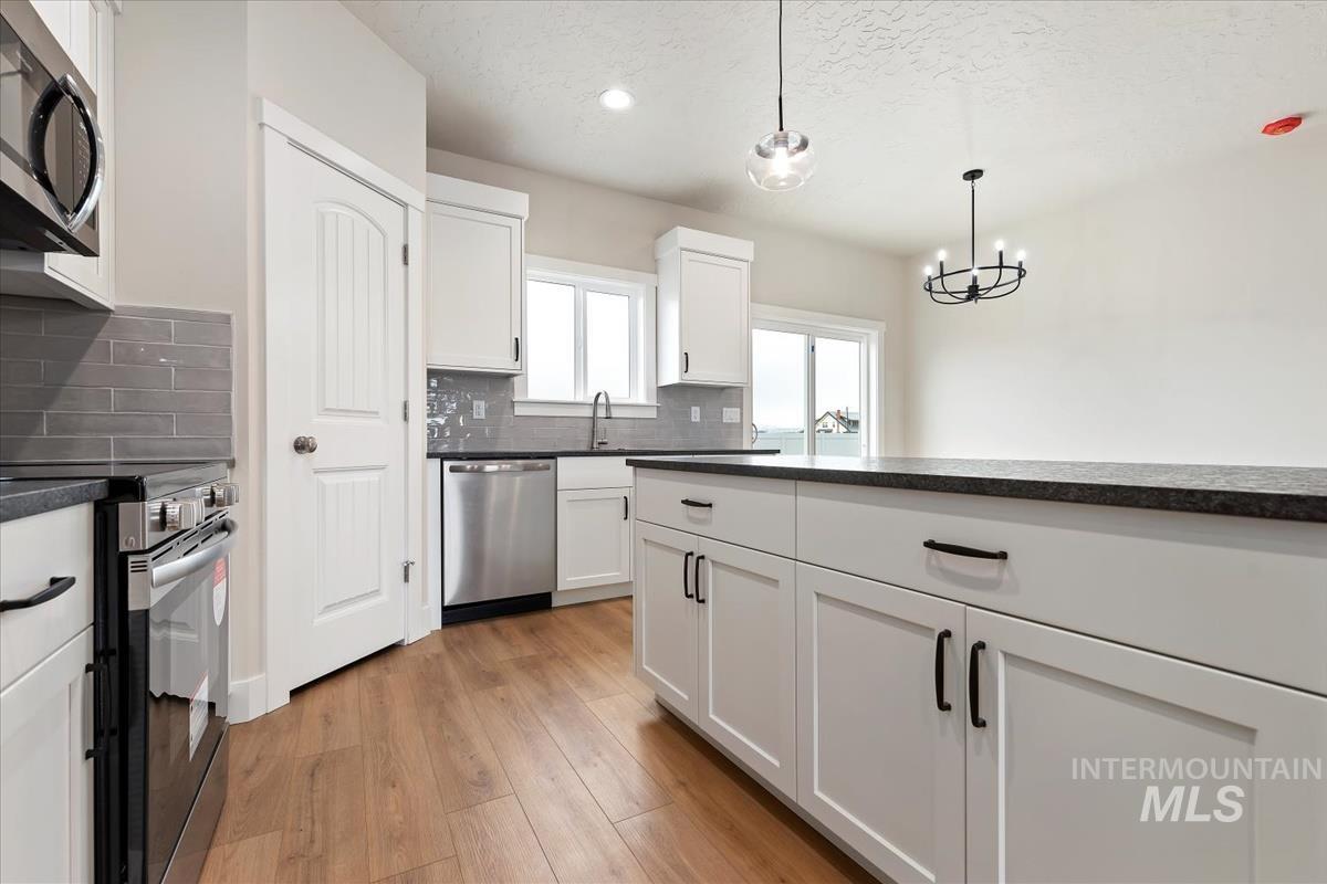 907 Sierra St, Vale, Oregon 97918, 3 Bedrooms, 2 Bathrooms, Residential For Sale, Price $325,000,MLS 98997340
