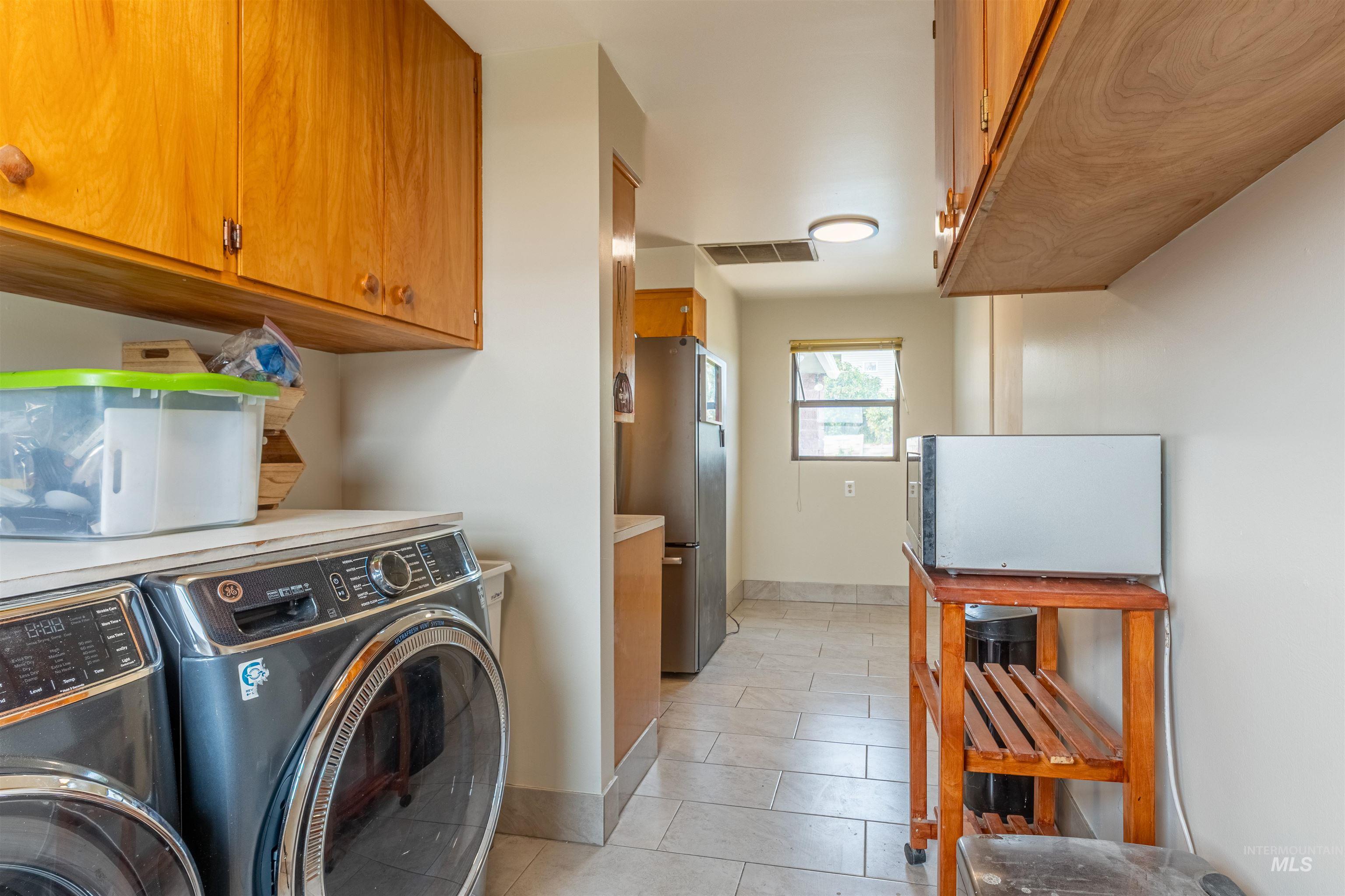 1880 Neal Drive, Clarkston, Washington 99403, 3 Bedrooms, 2 Bathrooms, Residential For Sale, Price $359,000,MLS 98997341