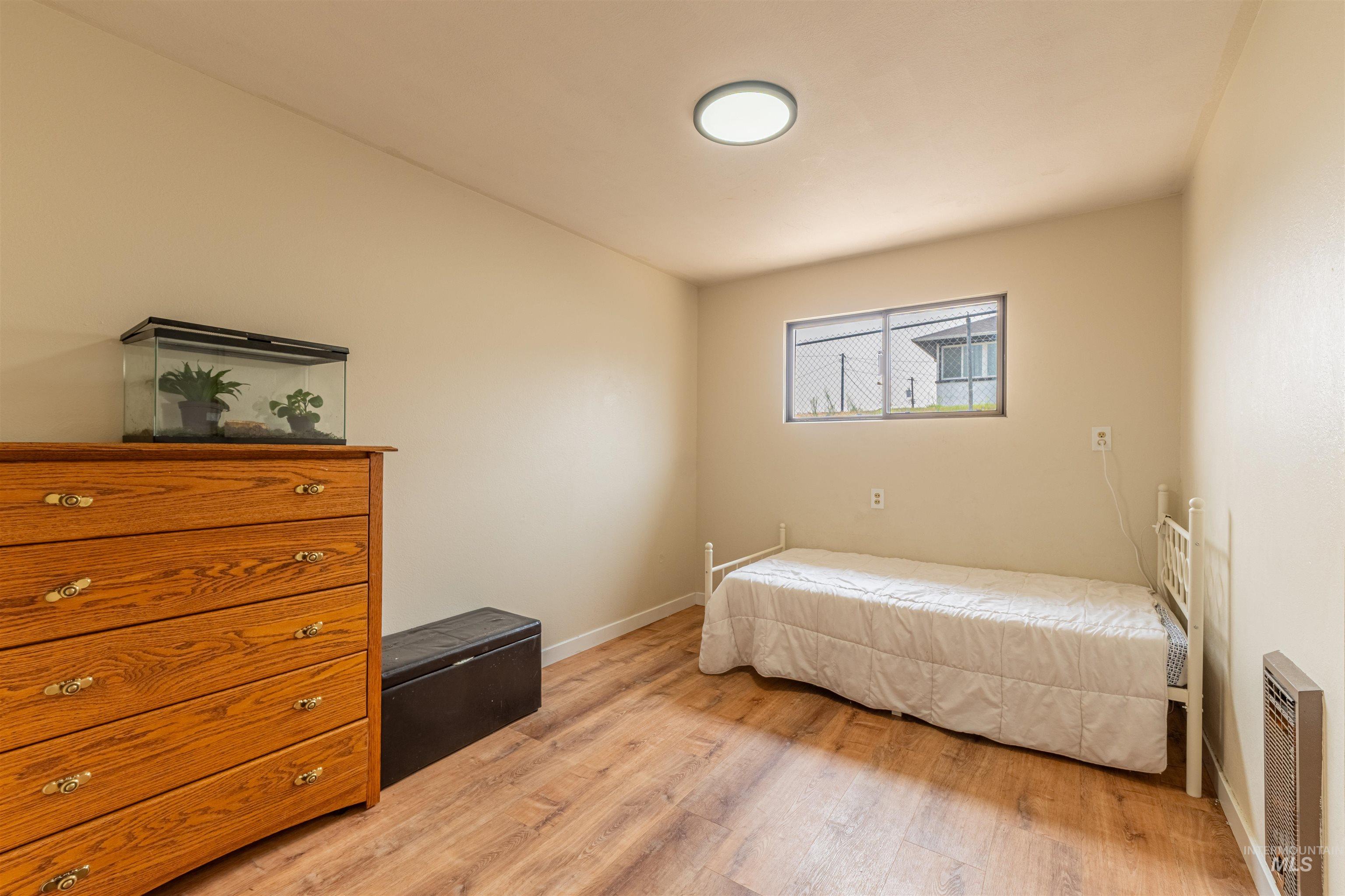 1880 Neal Drive, Clarkston, Washington 99403, 3 Bedrooms, 2 Bathrooms, Residential For Sale, Price $359,000,MLS 98997341