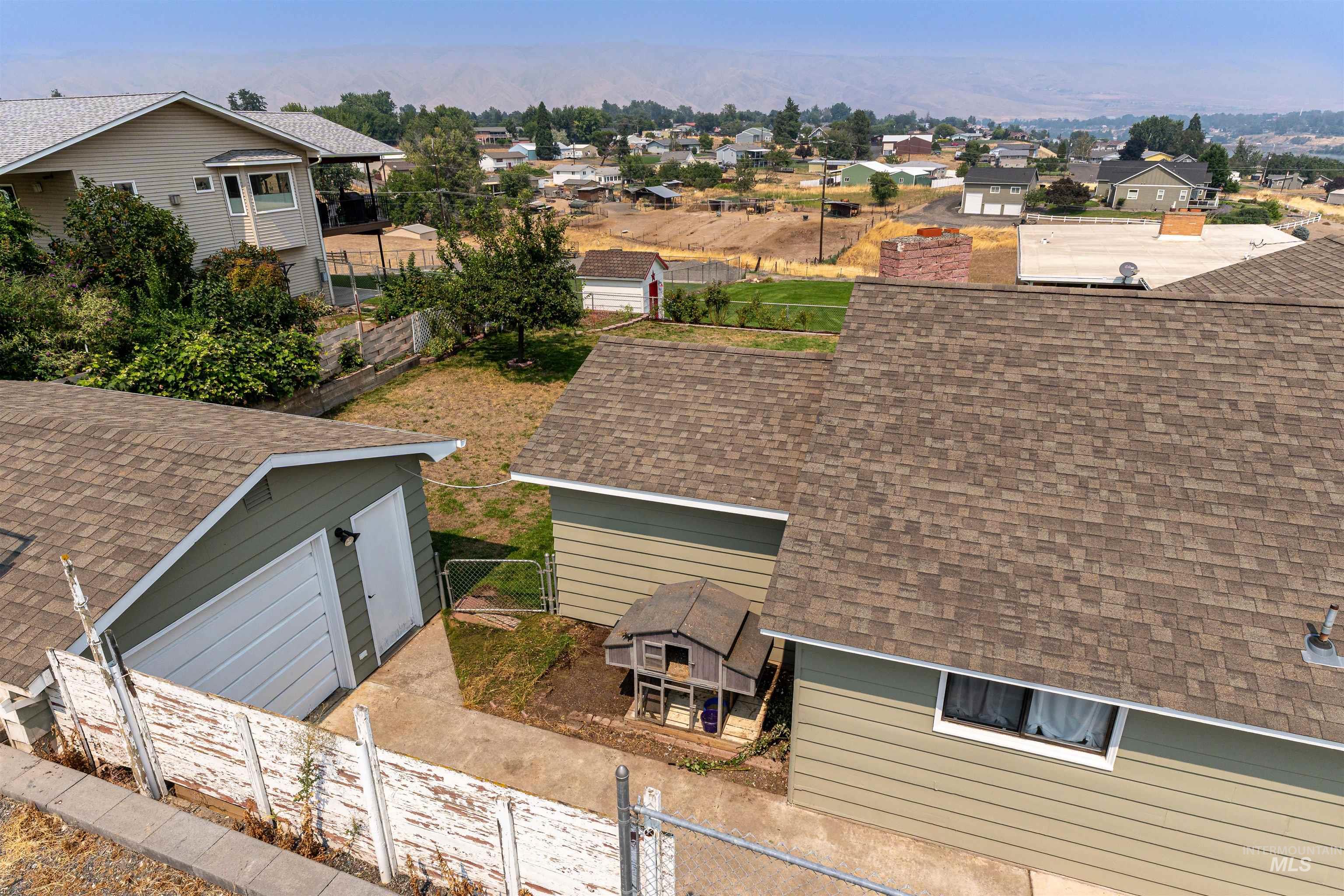 1880 Neal Drive, Clarkston, Washington 99403, 3 Bedrooms, 2 Bathrooms, Residential For Sale, Price $359,000,MLS 98997341