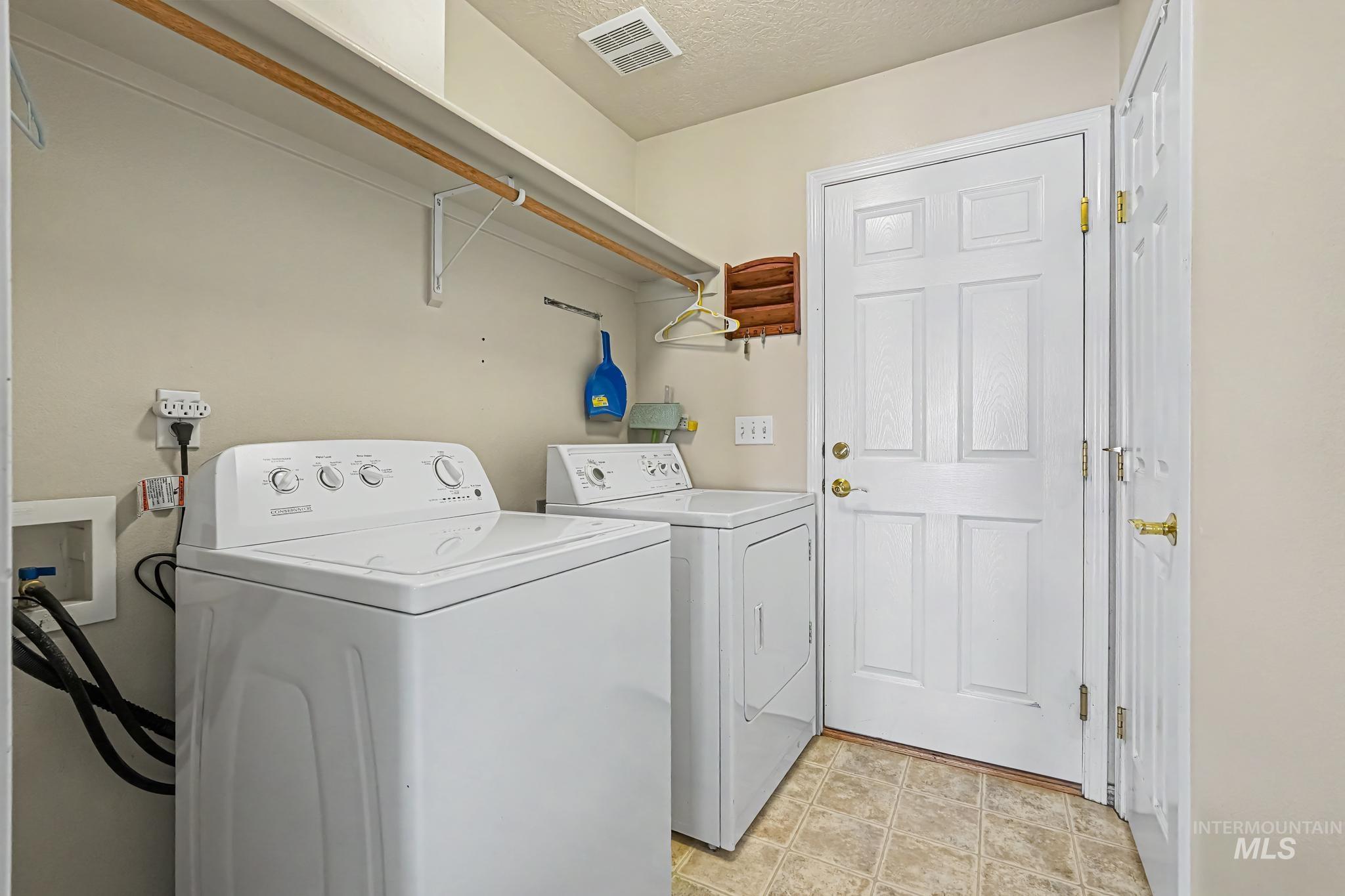 11938 Emerson St, Caldwell, Idaho 83605, 3 Bedrooms, 2 Bathrooms, Residential For Sale, Price $379,000,MLS 98997344
