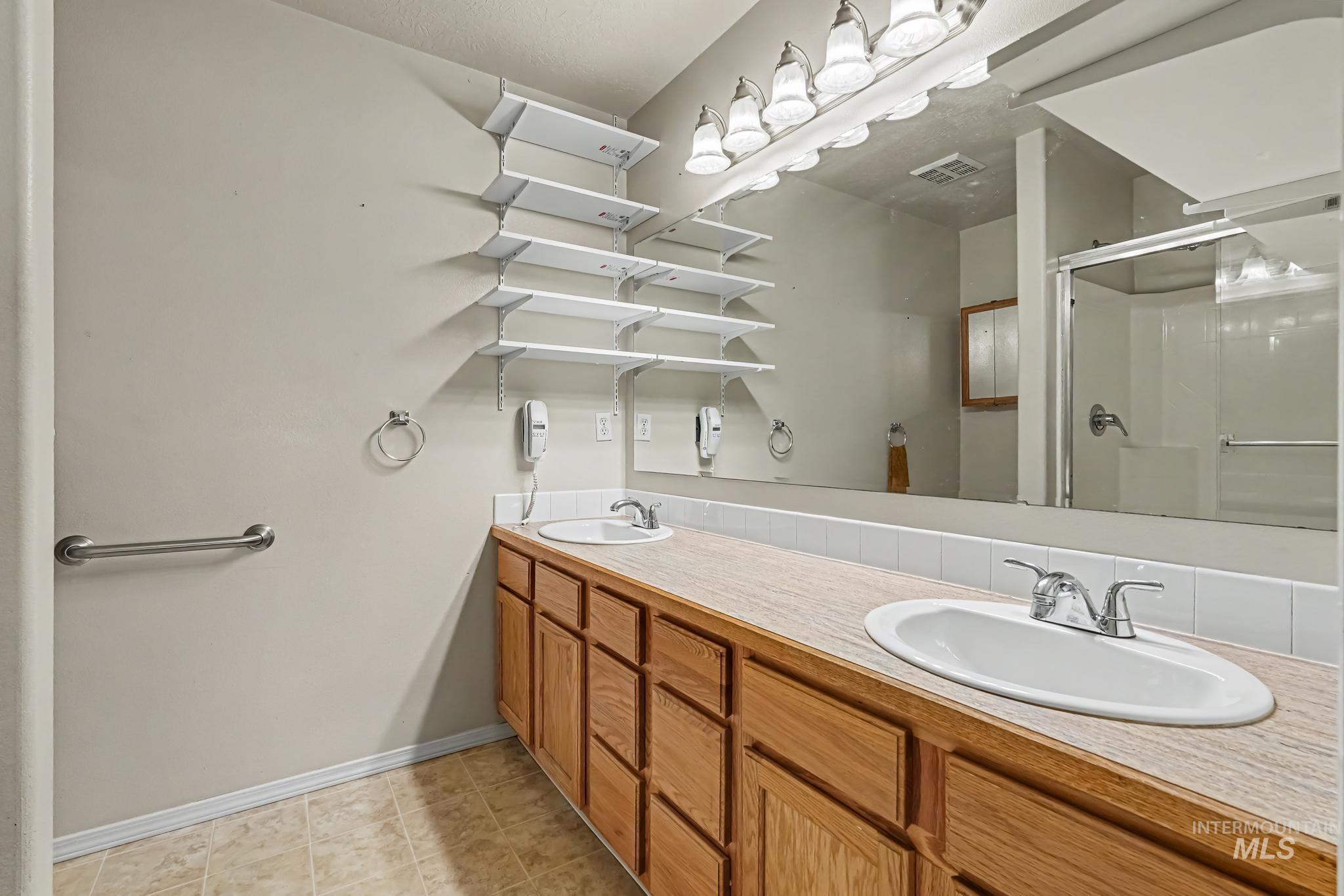 11938 Emerson St, Caldwell, Idaho 83605, 3 Bedrooms, 2 Bathrooms, Residential For Sale, Price $379,000,MLS 98997344