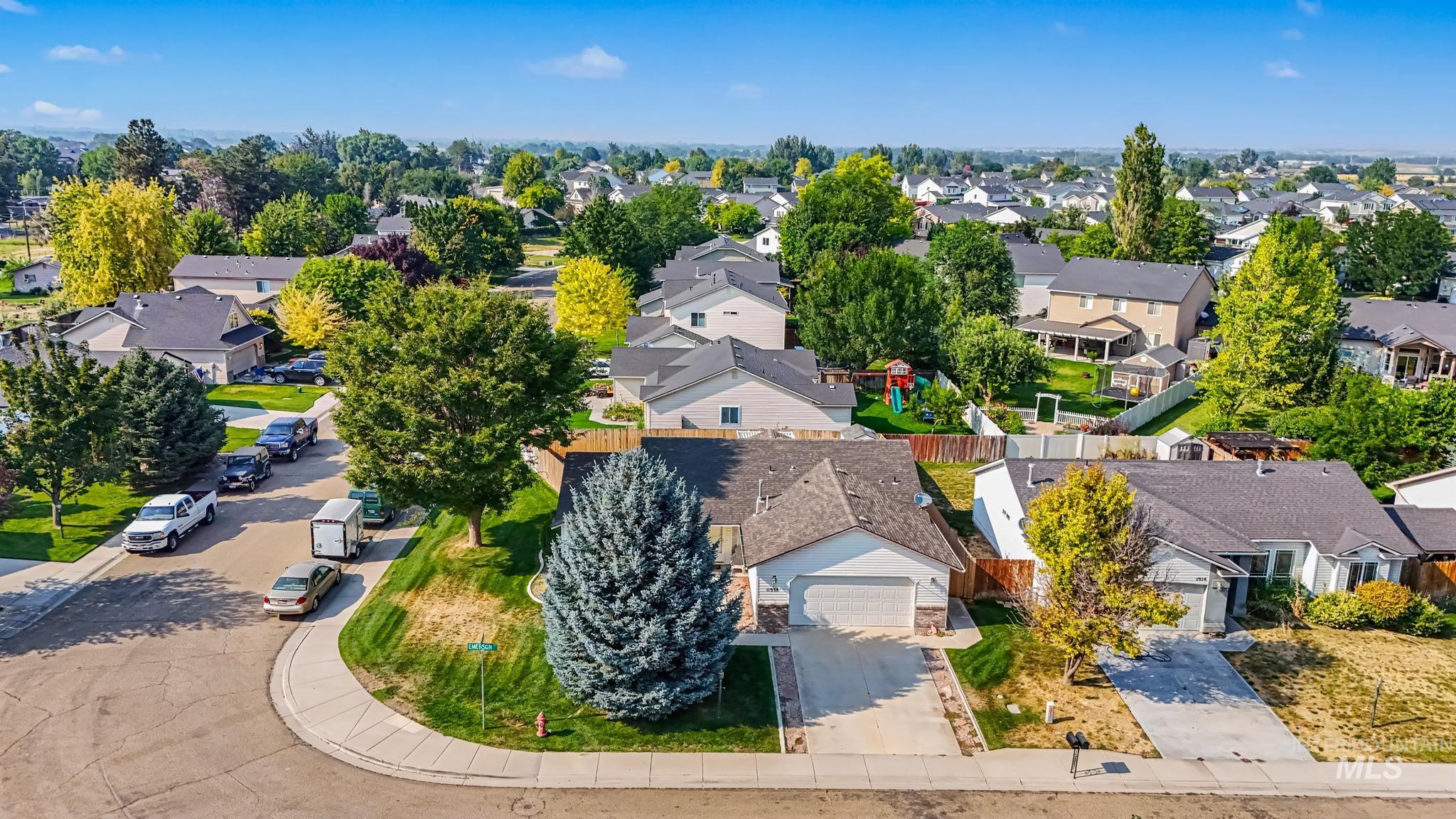 11938 Emerson St, Caldwell, Idaho 83605, 3 Bedrooms, 2 Bathrooms, Residential For Sale, Price $379,000,MLS 98997344