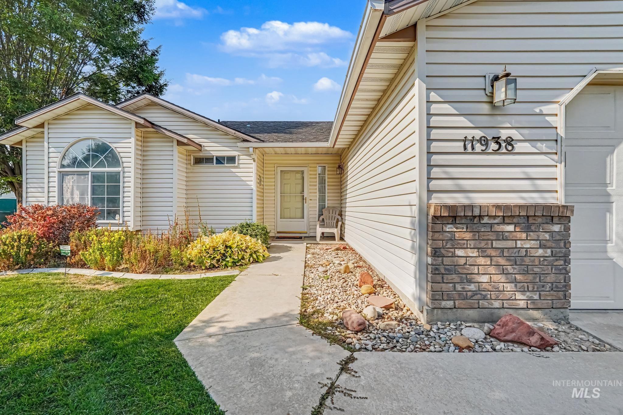 11938 Emerson St, Caldwell, Idaho 83605, 3 Bedrooms, 2 Bathrooms, Residential For Sale, Price $379,000,MLS 98997344