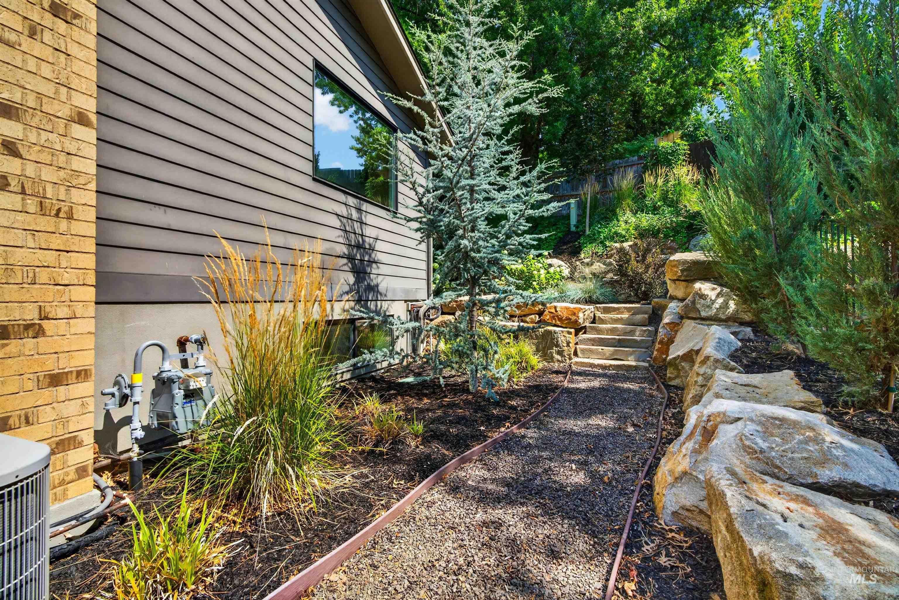 561 E Balmoral Rd, Boise, Idaho 83702, 4 Bedrooms, 3 Bathrooms, Residential For Sale, Price $985,000,MLS 98997345