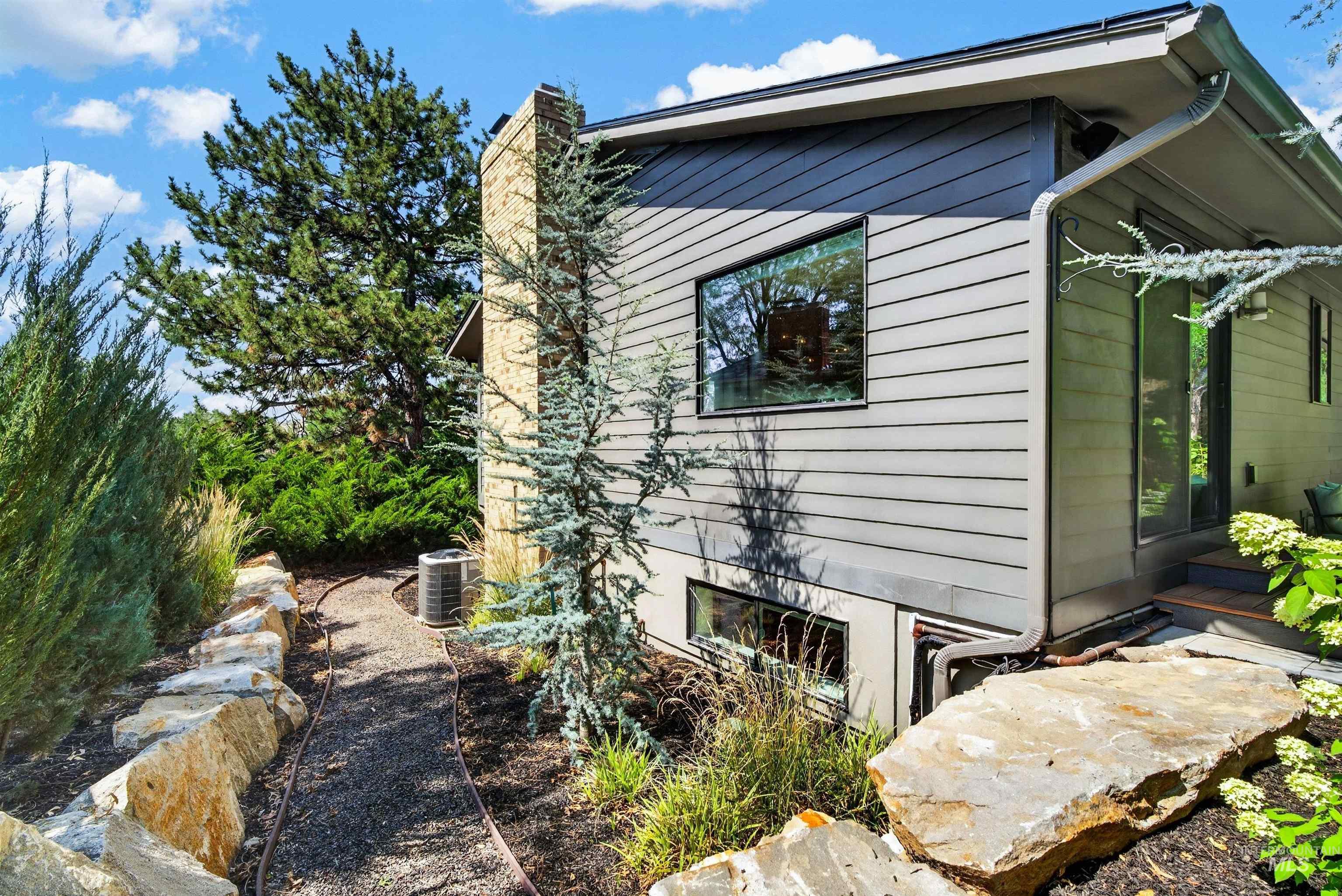 561 E Balmoral Rd, Boise, Idaho 83702, 4 Bedrooms, 3 Bathrooms, Residential For Sale, Price $985,000,MLS 98997345