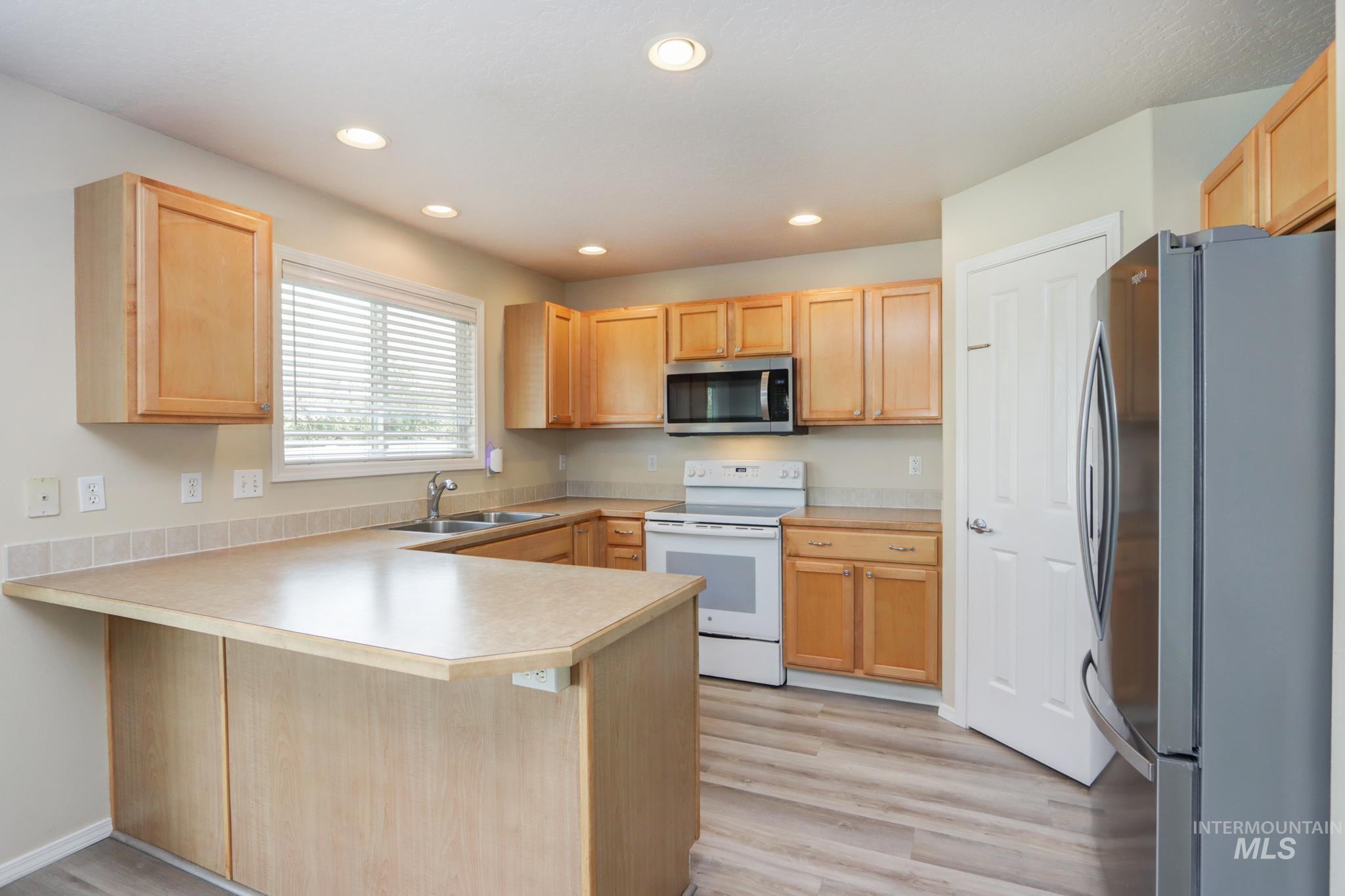 2976 W Wilder, Meridian, Idaho 83646, 4 Bedrooms, 2.5 Bathrooms, Residential For Sale, Price $469,000,MLS 98997349