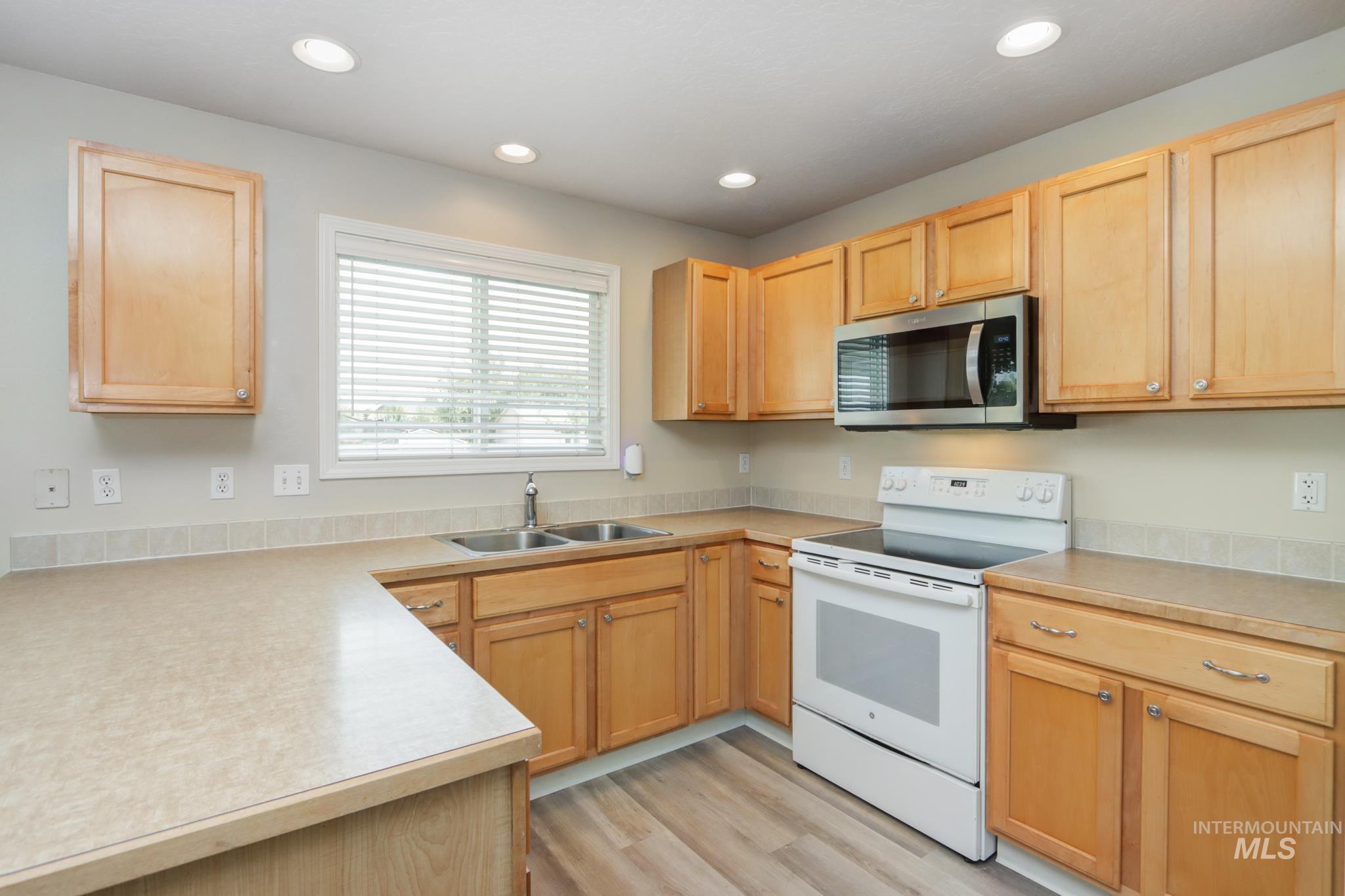 2976 W Wilder, Meridian, Idaho 83646, 4 Bedrooms, 2.5 Bathrooms, Residential For Sale, Price $469,000,MLS 98997349
