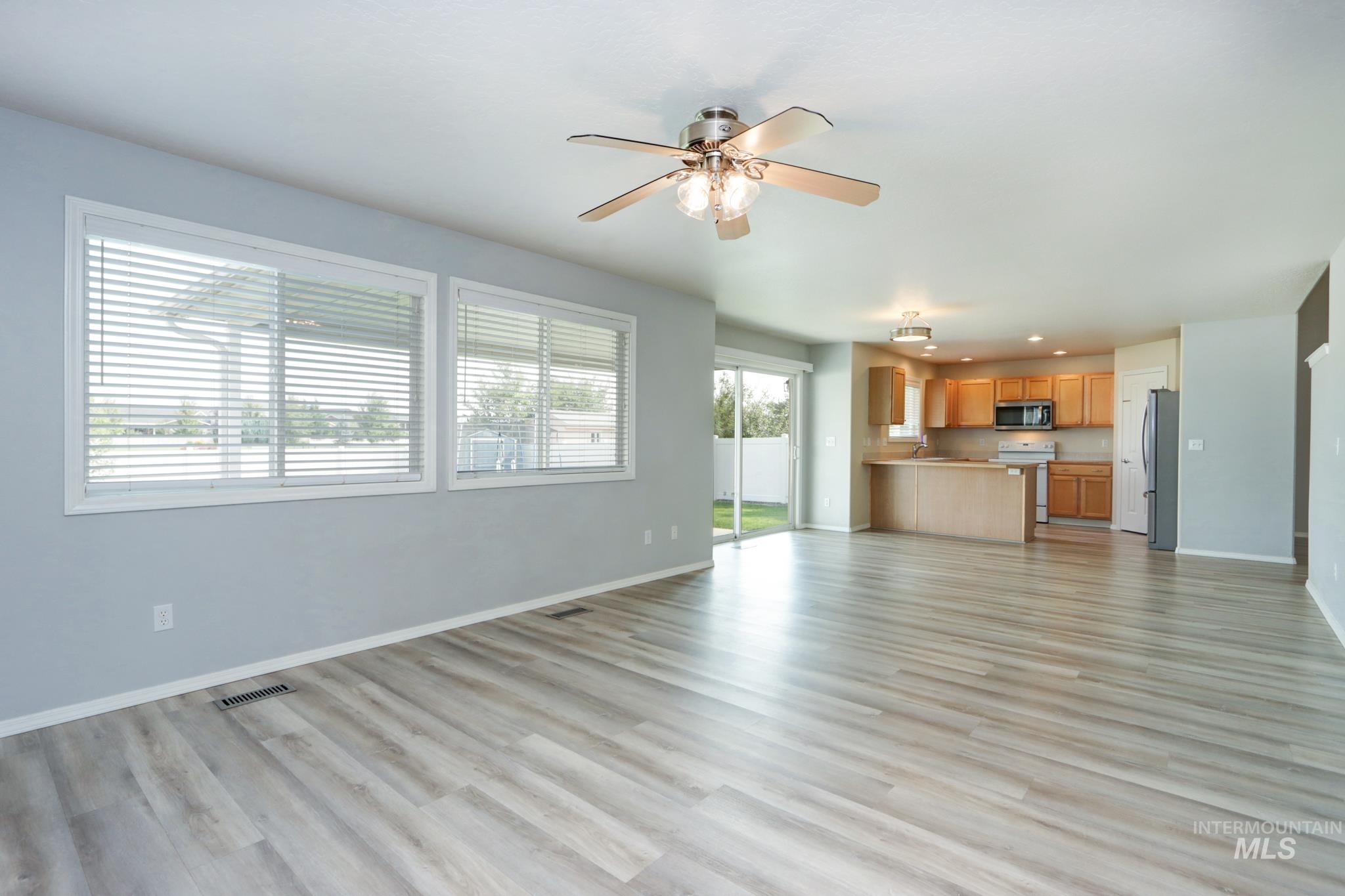 2976 W Wilder, Meridian, Idaho 83646, 4 Bedrooms, 2.5 Bathrooms, Residential For Sale, Price $469,000,MLS 98997349