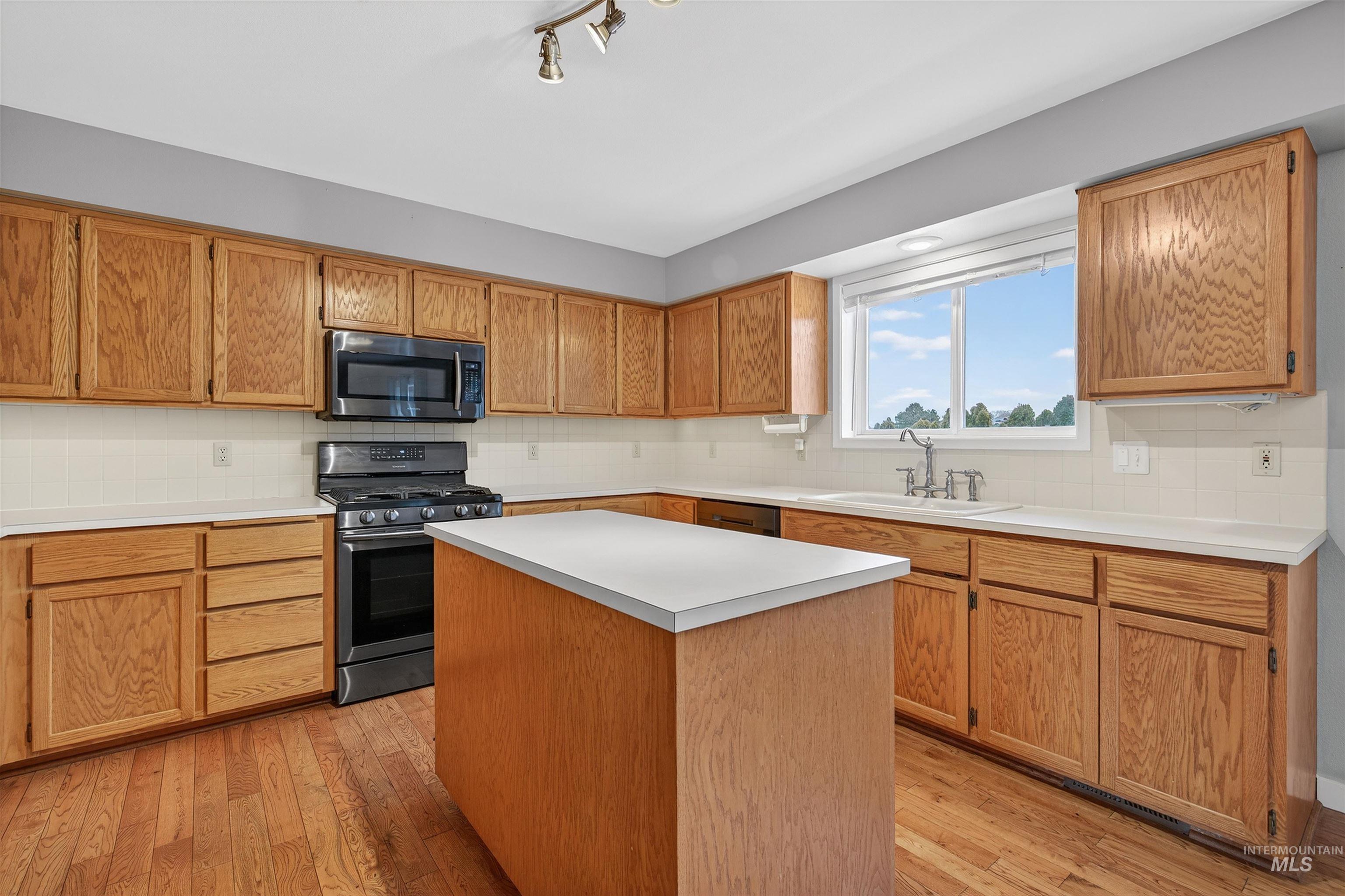 2901 Knollcrest Drive, Lewiston, Idaho 83501, 4 Bedrooms, 2.5 Bathrooms, Residential For Sale, Price $516,000,MLS 98997350