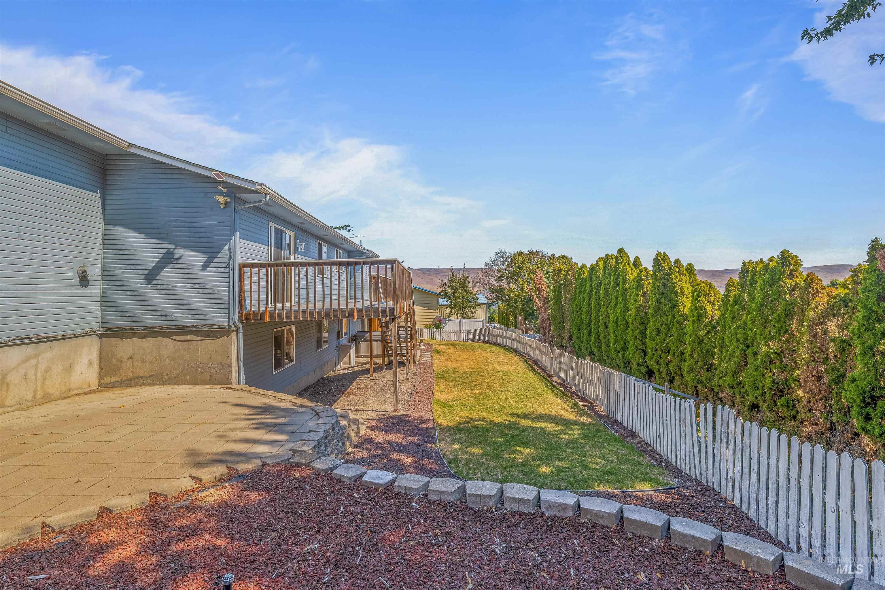 2901 Knollcrest Drive, Lewiston, Idaho 83501, 4 Bedrooms, 2.5 Bathrooms, Residential For Sale, Price $516,000,MLS 98997350