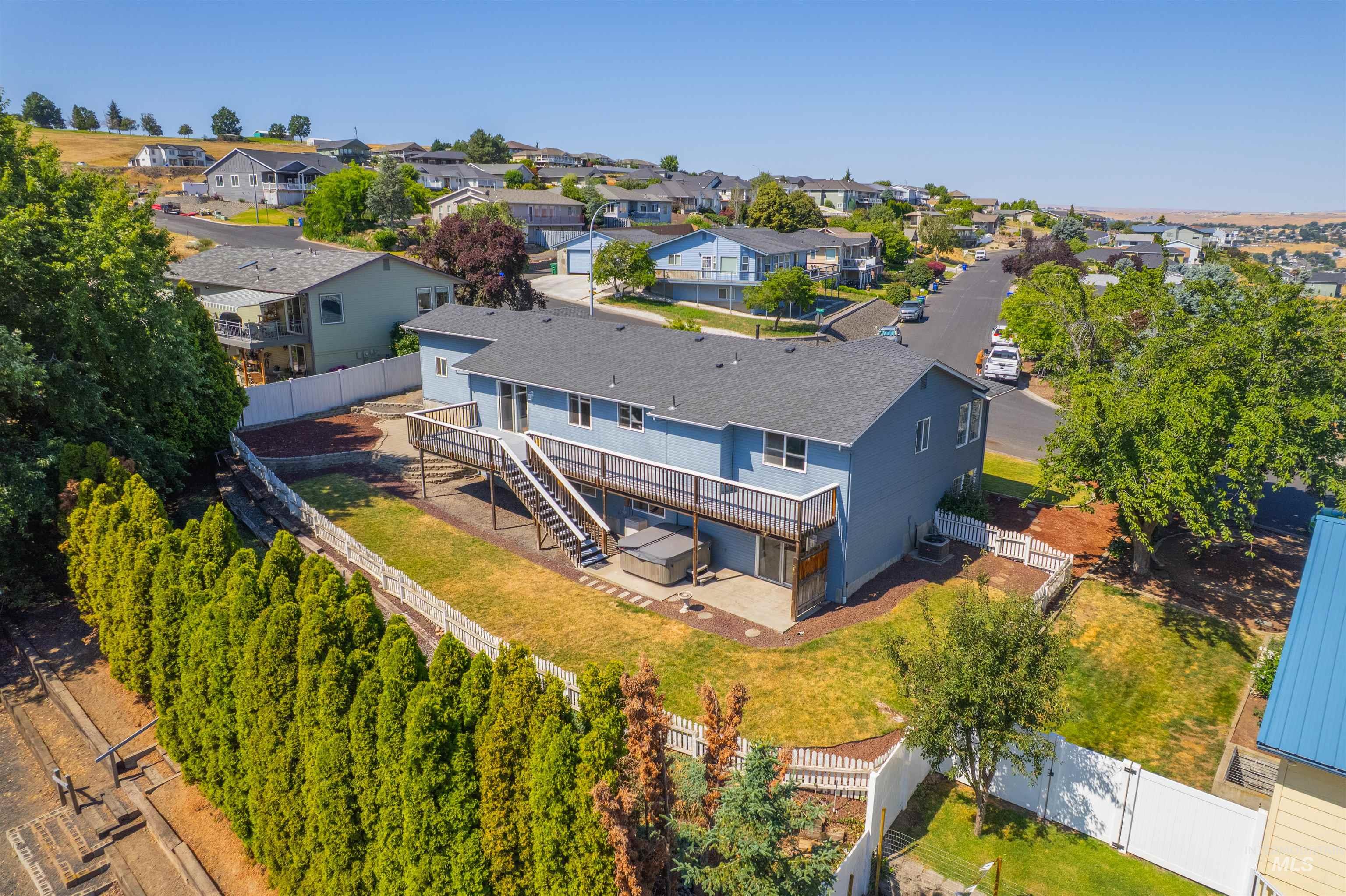 2901 Knollcrest Drive, Lewiston, Idaho 83501, 4 Bedrooms, 2.5 Bathrooms, Residential For Sale, Price $516,000,MLS 98997350