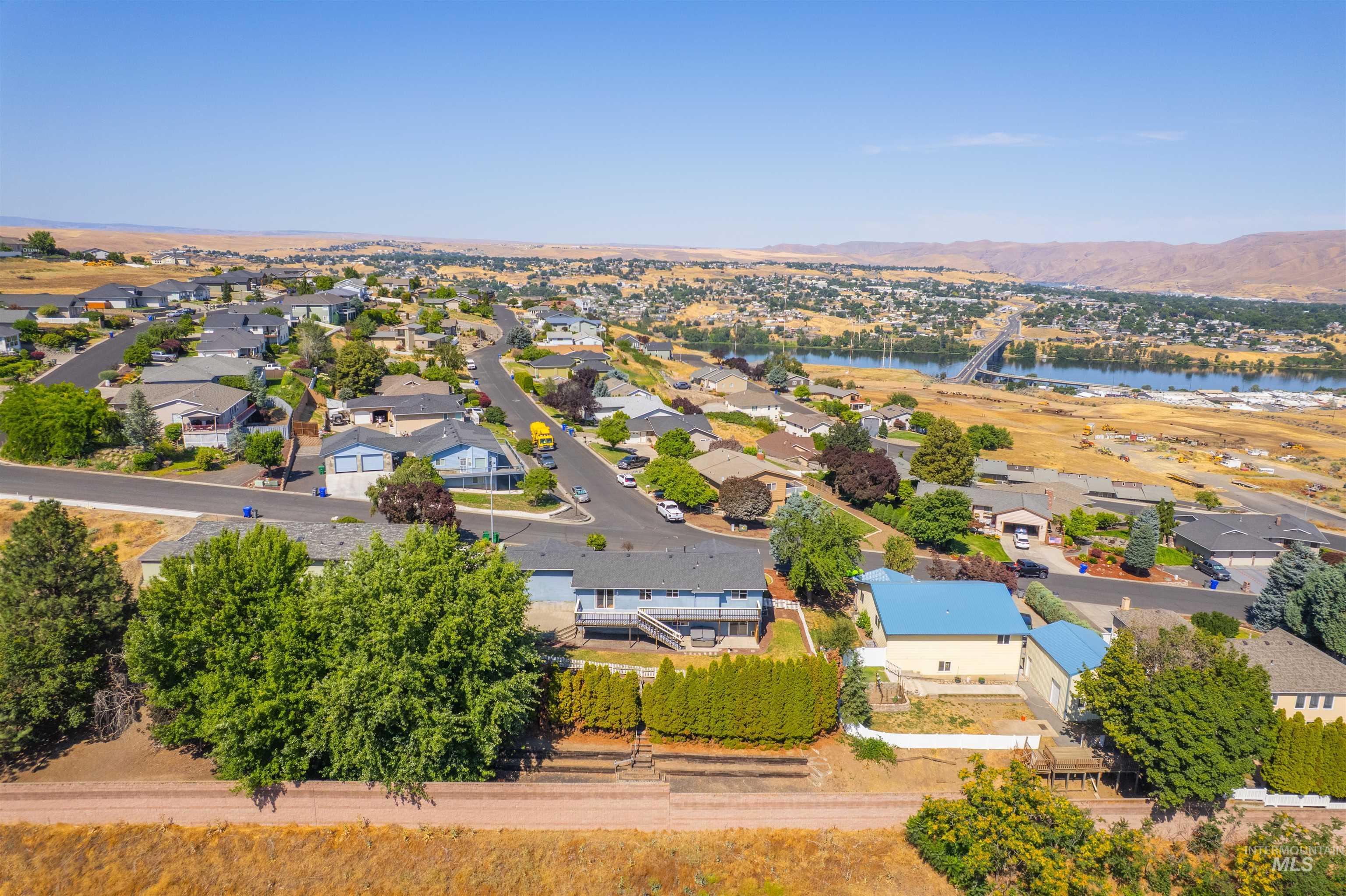 2901 Knollcrest Drive, Lewiston, Idaho 83501, 4 Bedrooms, 2.5 Bathrooms, Residential For Sale, Price $516,000,MLS 98997350