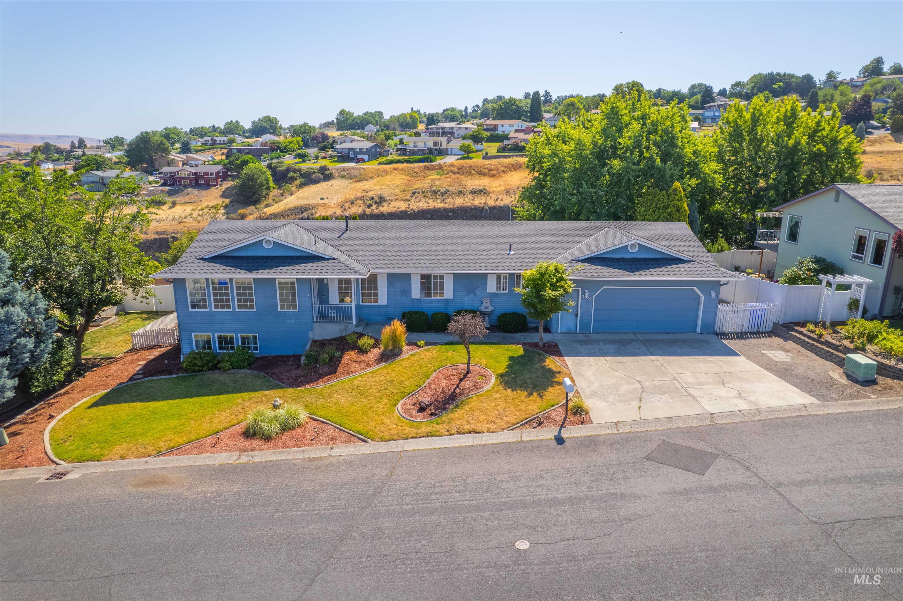 2901 Knollcrest Drive, Lewiston, Idaho 83501, 4 Bedrooms, 2.5 Bathrooms, Residential For Sale, Price $516,000,MLS 98997350