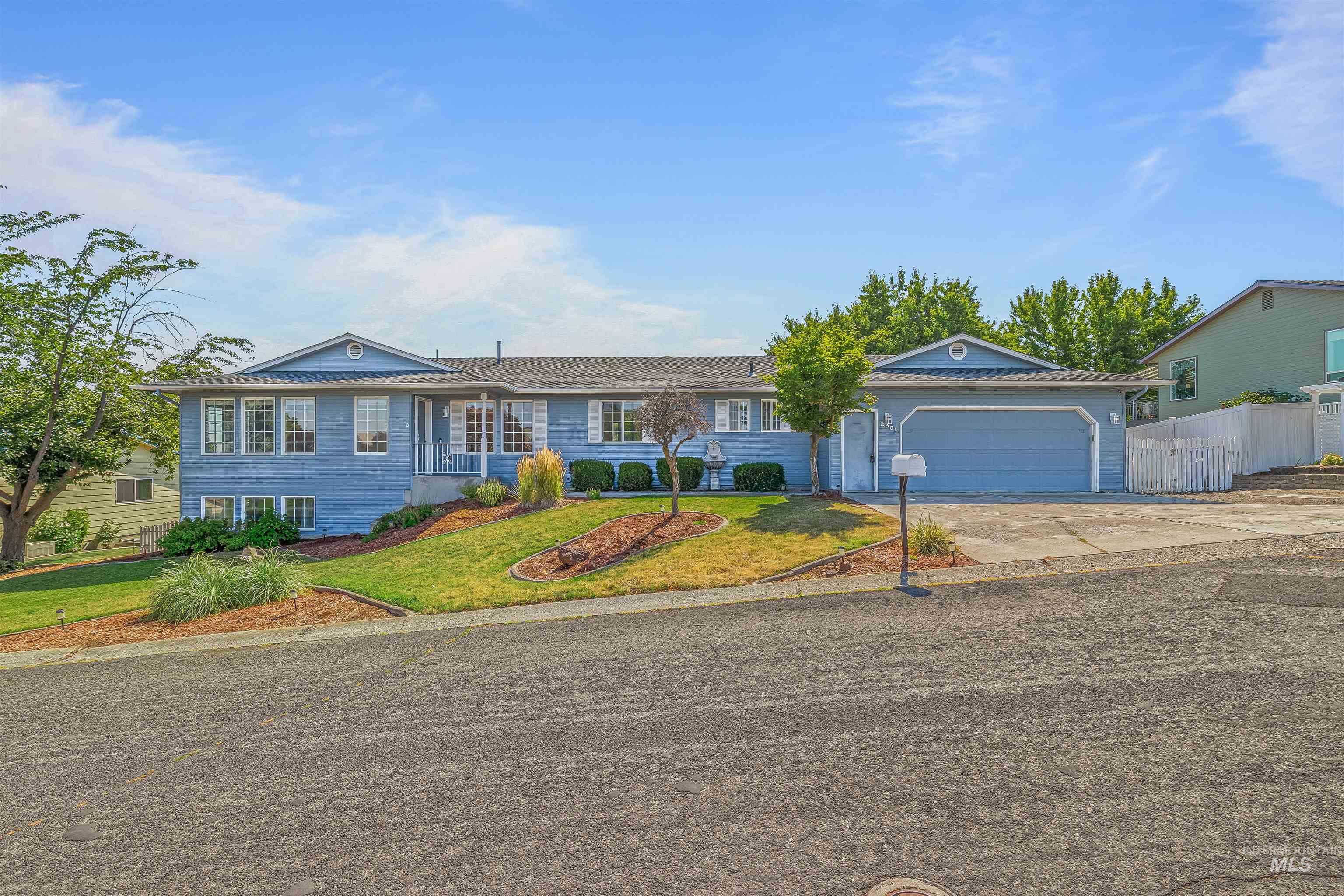2901 Knollcrest Drive, Lewiston, Idaho 83501, 4 Bedrooms, 2.5 Bathrooms, Residential For Sale, Price $516,000,MLS 98997350