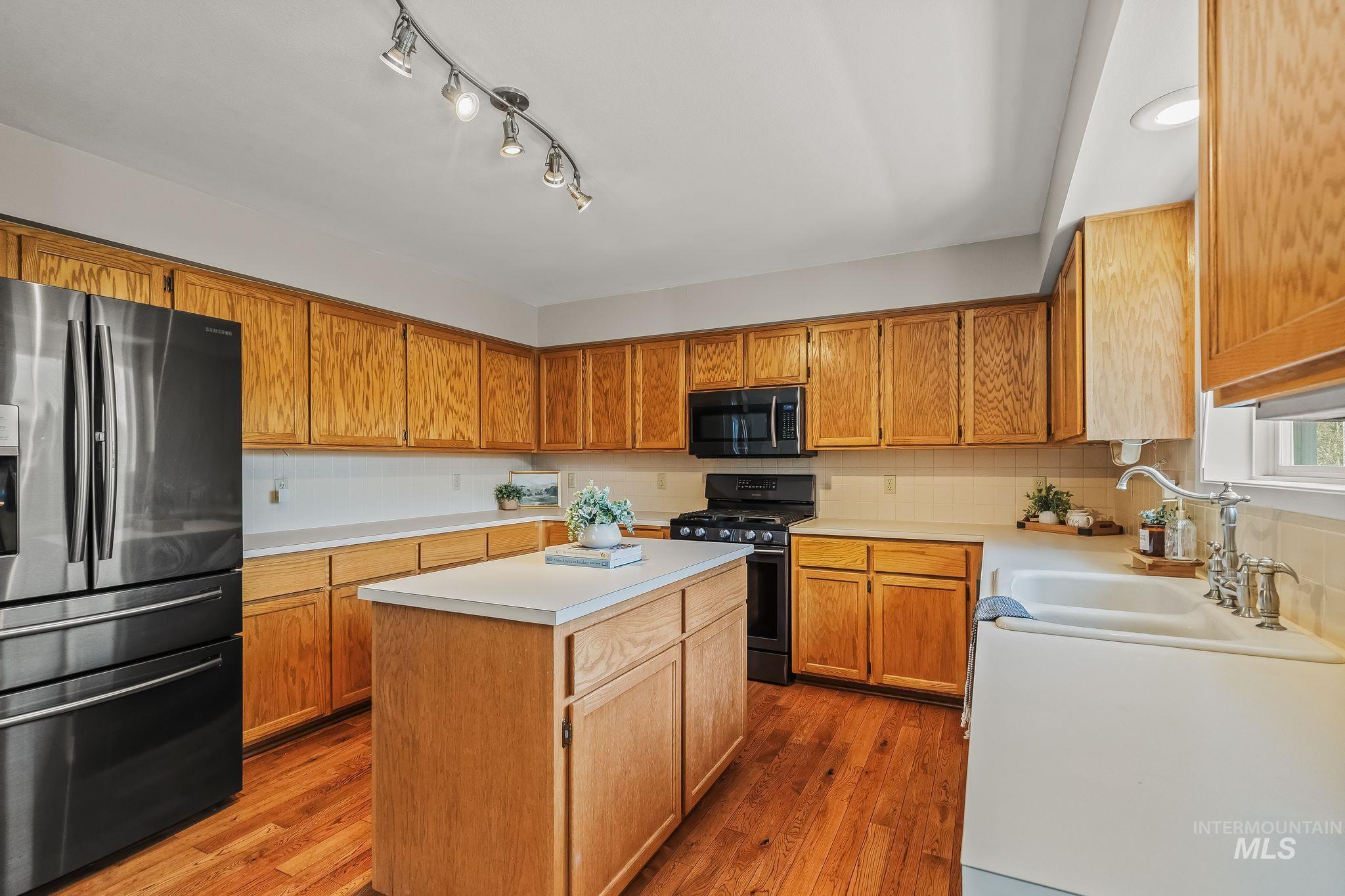 2901 Knollcrest Drive, Lewiston, Idaho 83501, 4 Bedrooms, 2.5 Bathrooms, Residential For Sale, Price $516,000,MLS 98997350