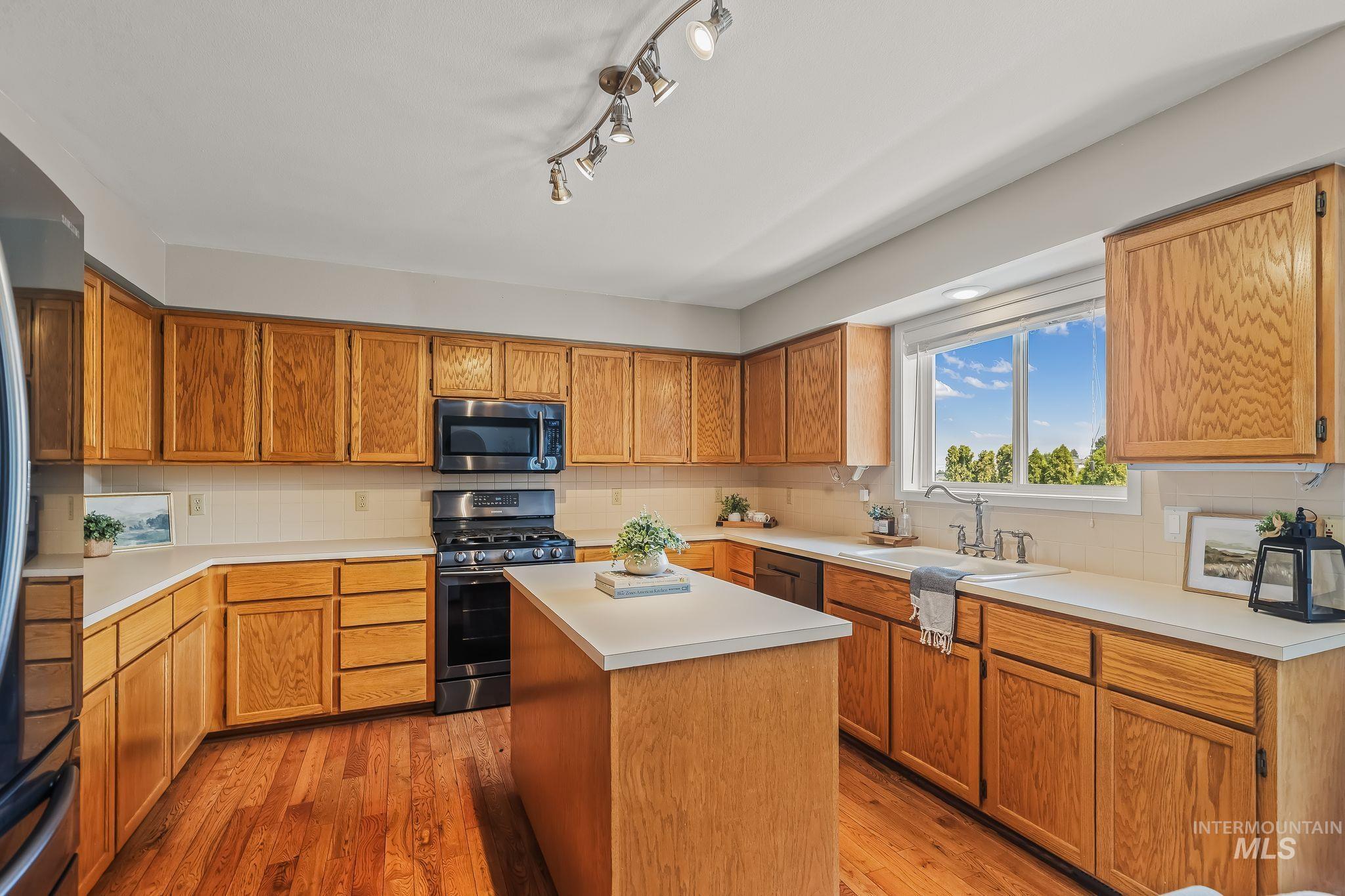 2901 Knollcrest Drive, Lewiston, Idaho 83501, 4 Bedrooms, 2.5 Bathrooms, Residential For Sale, Price $516,000,MLS 98997350