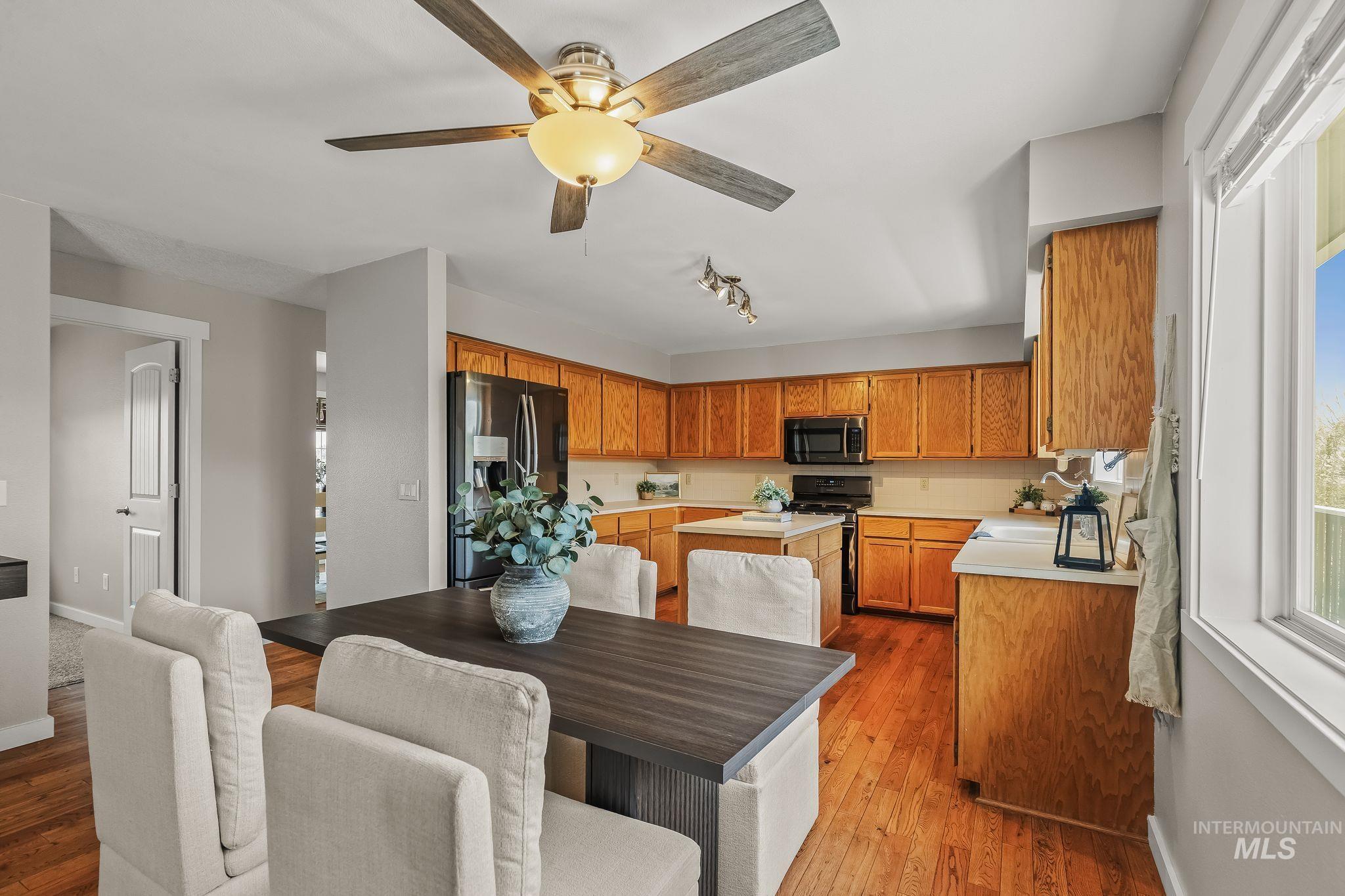 2901 Knollcrest Drive, Lewiston, Idaho 83501, 4 Bedrooms, 2.5 Bathrooms, Residential For Sale, Price $516,000,MLS 98997350