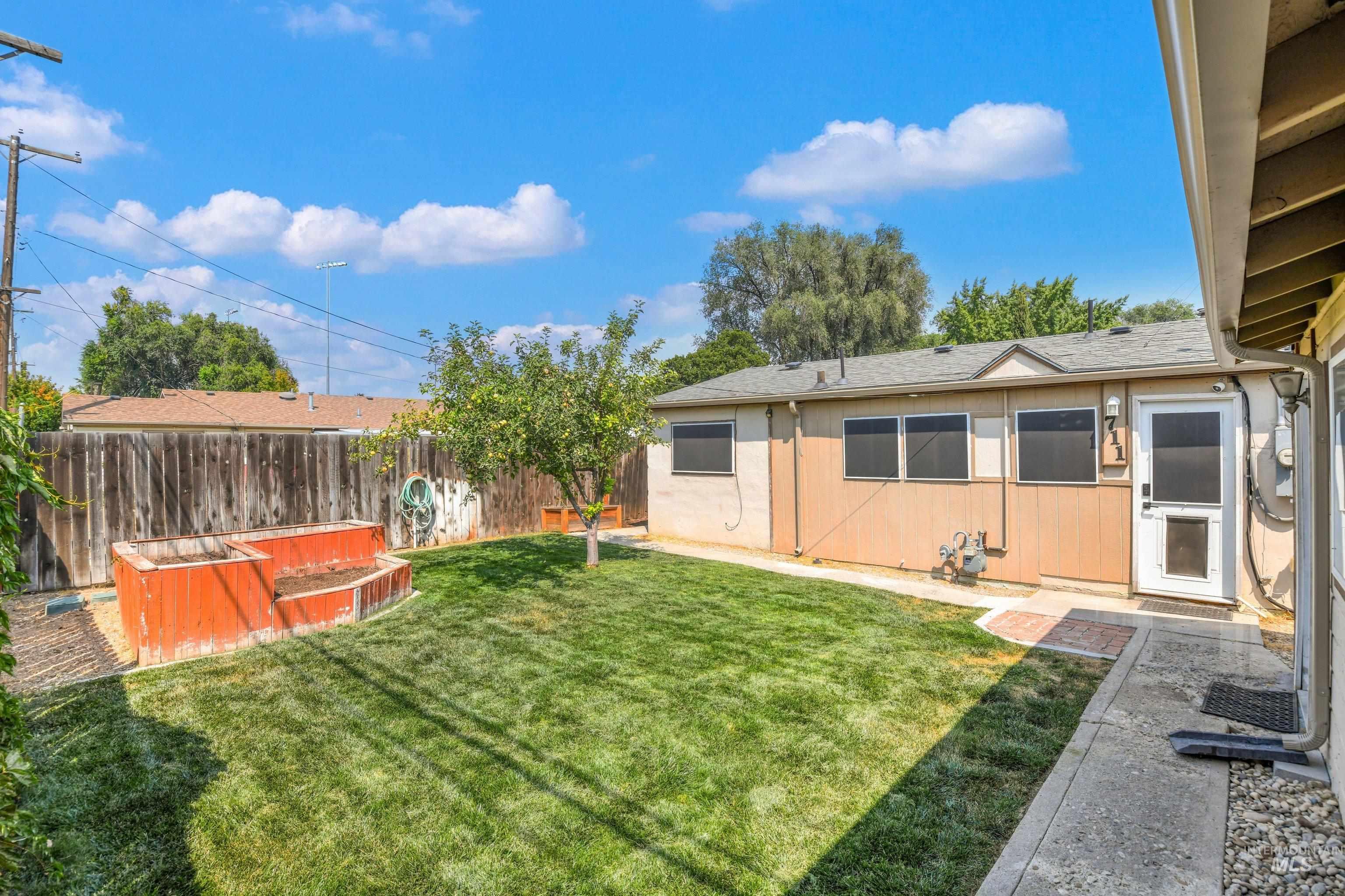 711 S Nectarine St, Nampa, Idaho 83686, 3 Bedrooms, 1 Bathroom, Residential For Sale, Price $305,000,MLS 98997355