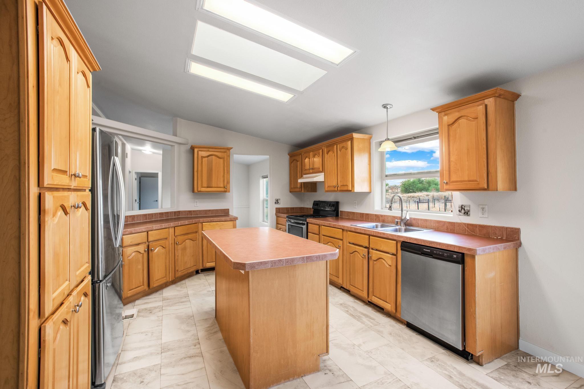 15190 Oasis Rd, Caldwell, Idaho 83607, 3 Bedrooms, 2 Bathrooms, Residential For Sale, Price $349,900,MLS 98997357