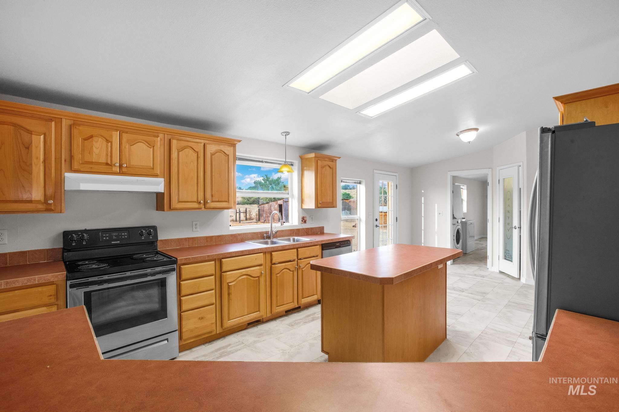 15190 Oasis Rd, Caldwell, Idaho 83607, 3 Bedrooms, 2 Bathrooms, Residential For Sale, Price $349,900,MLS 98997357
