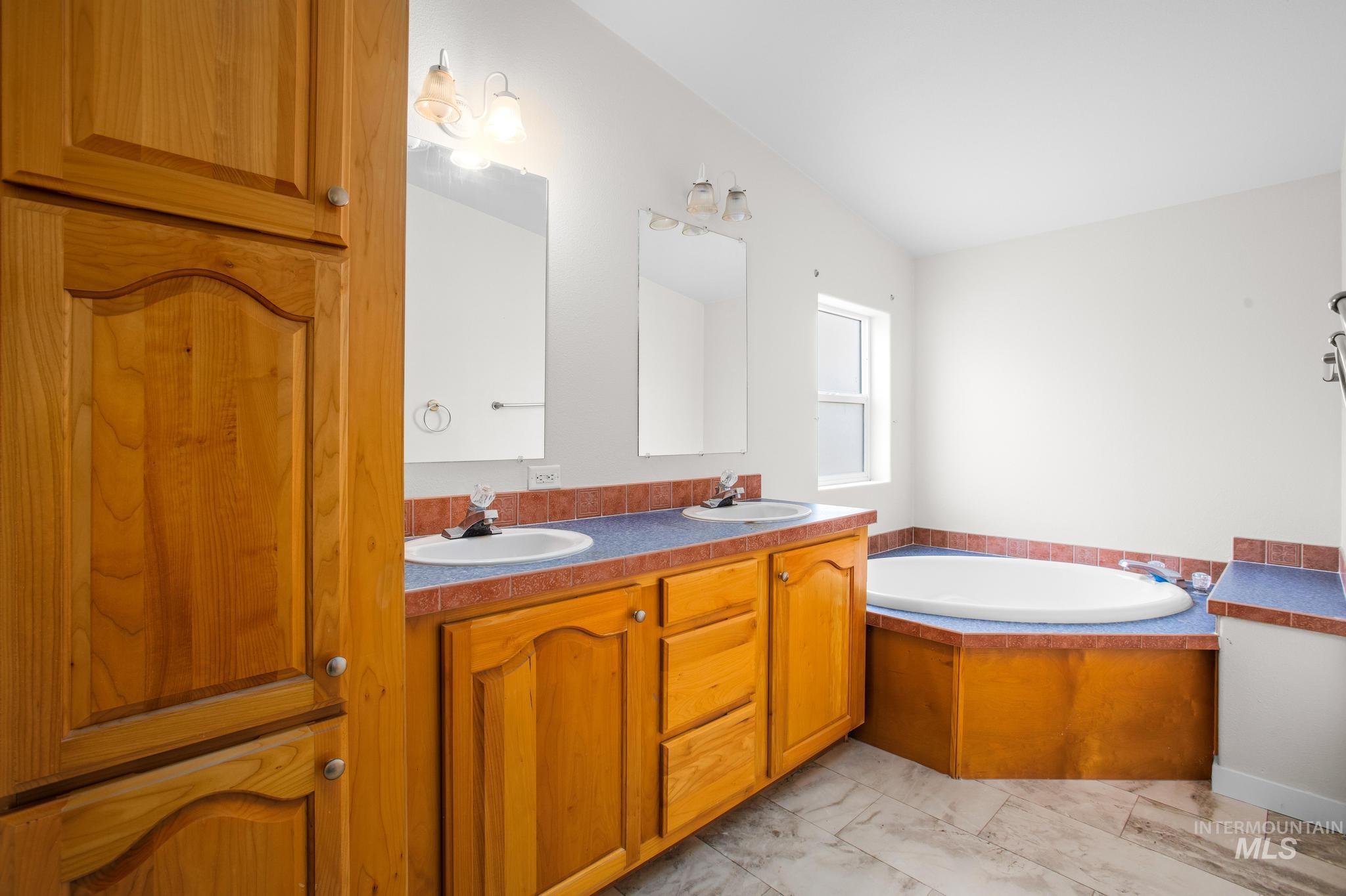 15190 Oasis Rd, Caldwell, Idaho 83607, 3 Bedrooms, 2 Bathrooms, Residential For Sale, Price $349,900,MLS 98997357