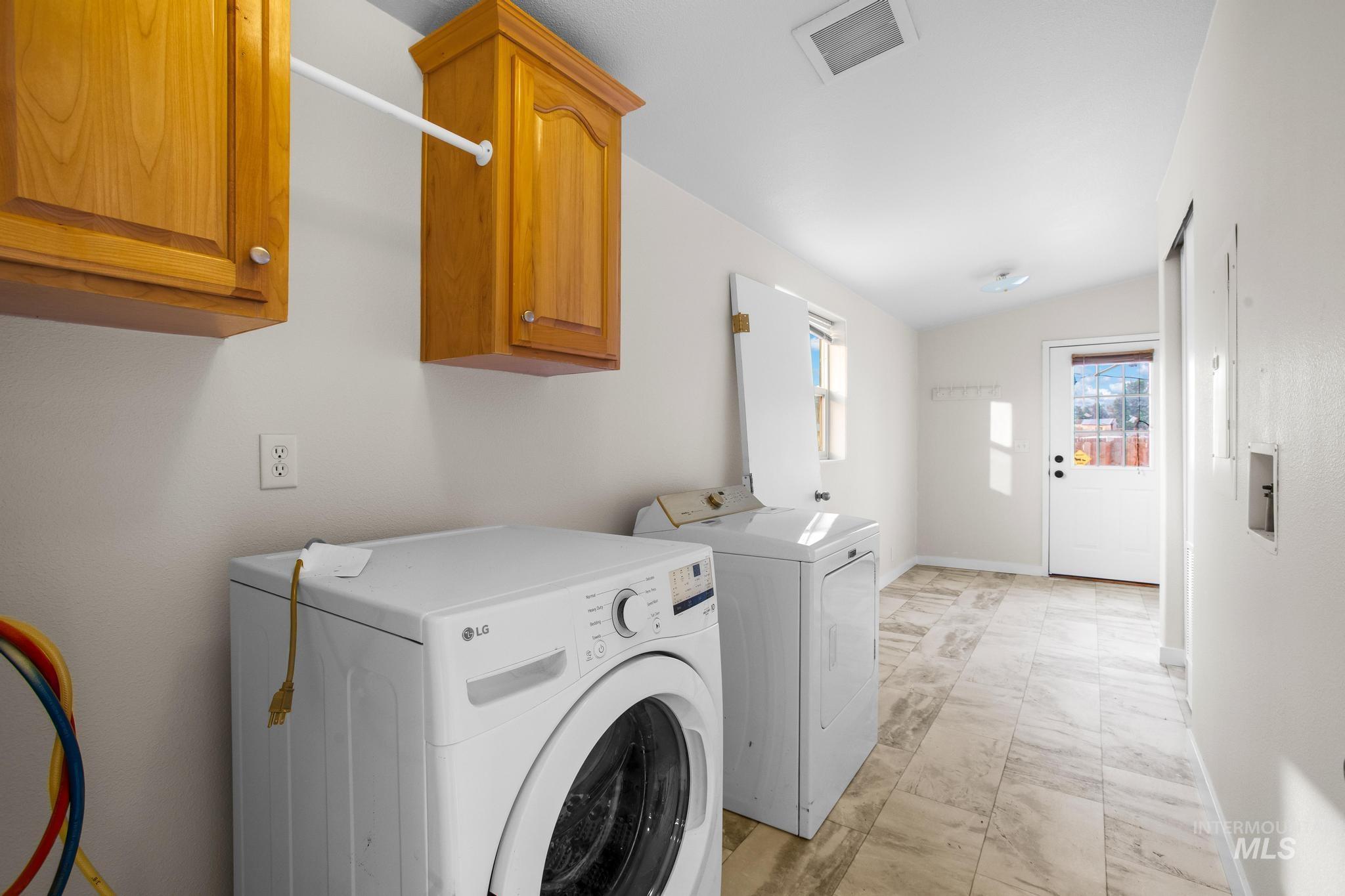 15190 Oasis Rd, Caldwell, Idaho 83607, 3 Bedrooms, 2 Bathrooms, Residential For Sale, Price $349,900,MLS 98997357