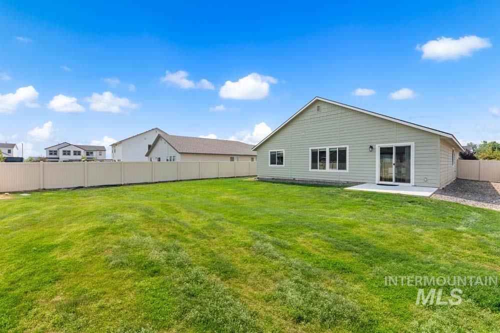 5796 N Oakstone Ave, Meridian, Idaho 83646, 3 Bedrooms, 2 Bathrooms, Residential For Sale, Price $499,900,MLS 98997359