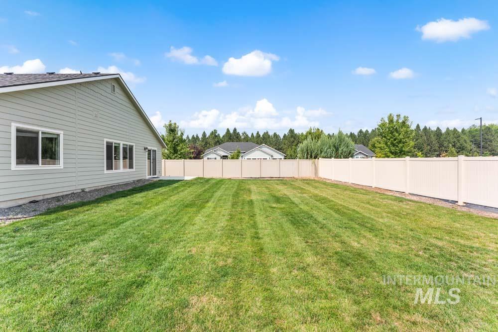 5796 N Oakstone Ave, Meridian, Idaho 83646, 3 Bedrooms, 2 Bathrooms, Residential For Sale, Price $499,900,MLS 98997359