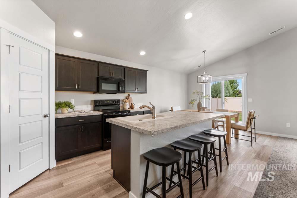 5796 N Oakstone Ave, Meridian, Idaho 83646, 3 Bedrooms, 2 Bathrooms, Residential For Sale, Price $499,900,MLS 98997359