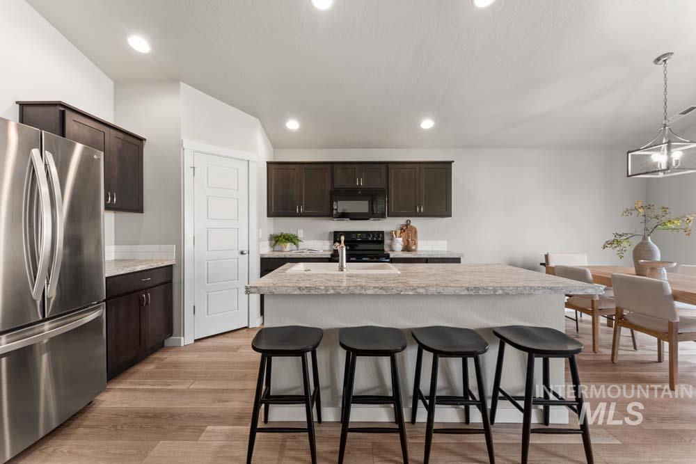 5796 N Oakstone Ave, Meridian, Idaho 83646, 3 Bedrooms, 2 Bathrooms, Residential For Sale, Price $499,900,MLS 98997359