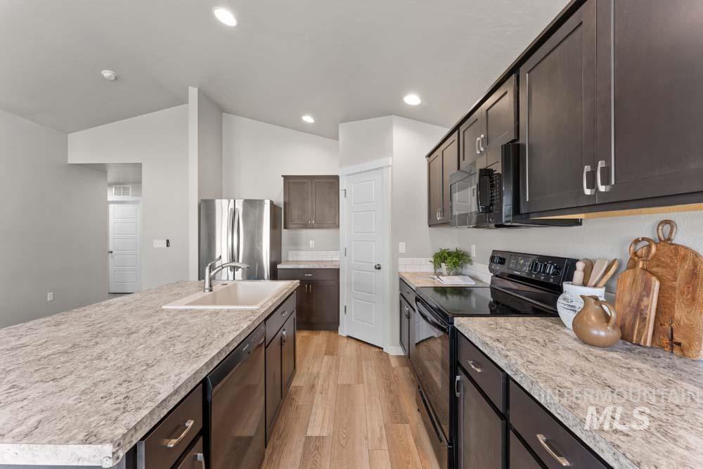 5796 N Oakstone Ave, Meridian, Idaho 83646, 3 Bedrooms, 2 Bathrooms, Residential For Sale, Price $499,900,MLS 98997359