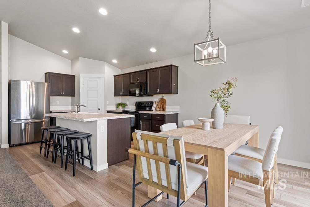 5796 N Oakstone Ave, Meridian, Idaho 83646, 3 Bedrooms, 2 Bathrooms, Residential For Sale, Price $499,900,MLS 98997359