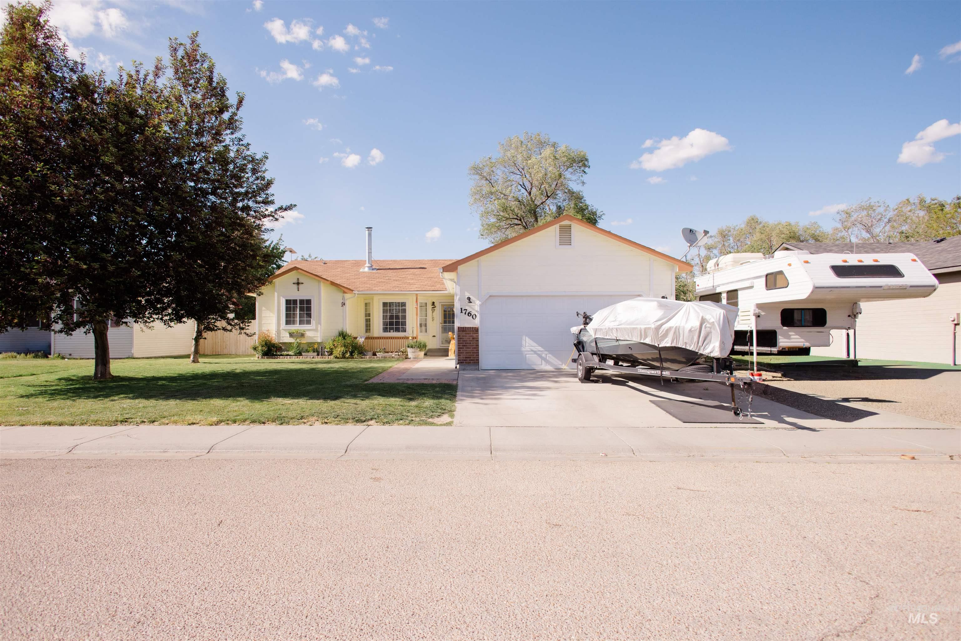 1760 Peregrine Drive, Mountain Home, Idaho 83647, 3 Bedrooms, 2 Bathrooms, Residential For Sale, Price $349,000,MLS 98997361