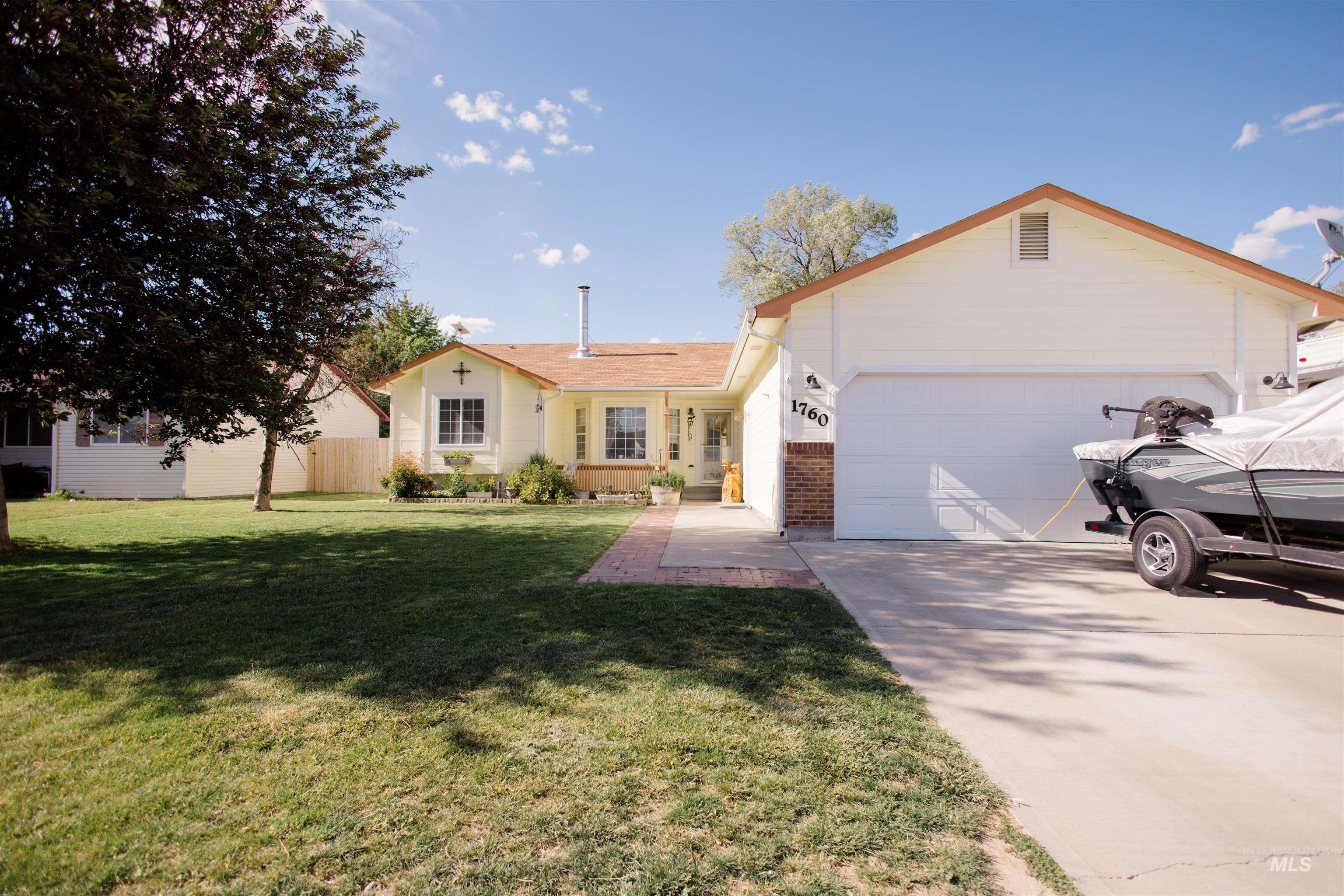 1760 Peregrine Drive, Mountain Home, Idaho 83647, 3 Bedrooms, 2 Bathrooms, Residential For Sale, Price $349,000,MLS 98997361