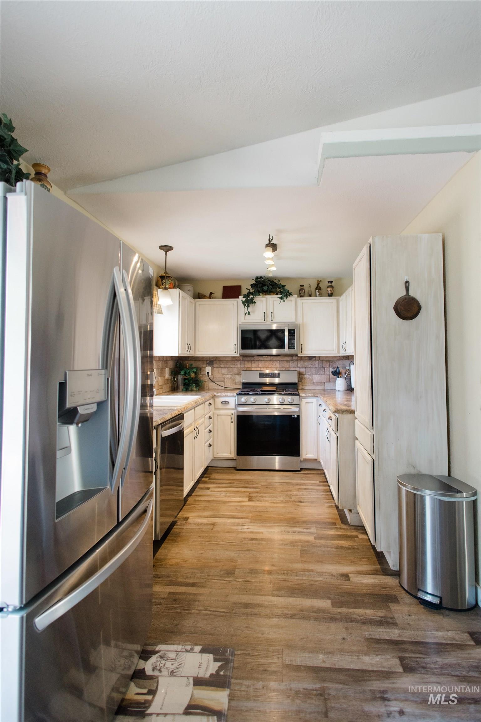 1760 Peregrine Drive, Mountain Home, Idaho 83647, 3 Bedrooms, 2 Bathrooms, Residential For Sale, Price $349,000,MLS 98997361