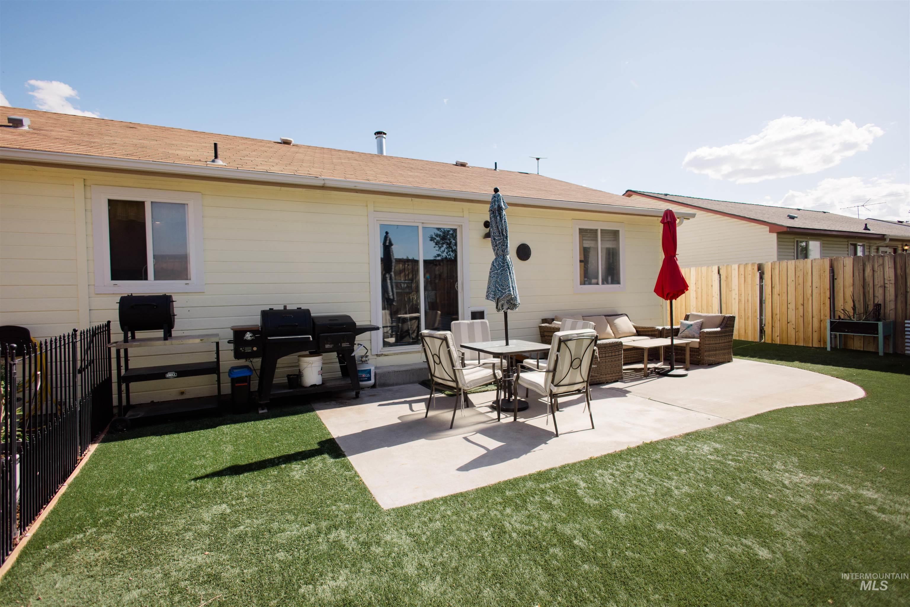 1760 Peregrine Drive, Mountain Home, Idaho 83647, 3 Bedrooms, 2 Bathrooms, Residential For Sale, Price $349,000,MLS 98997361