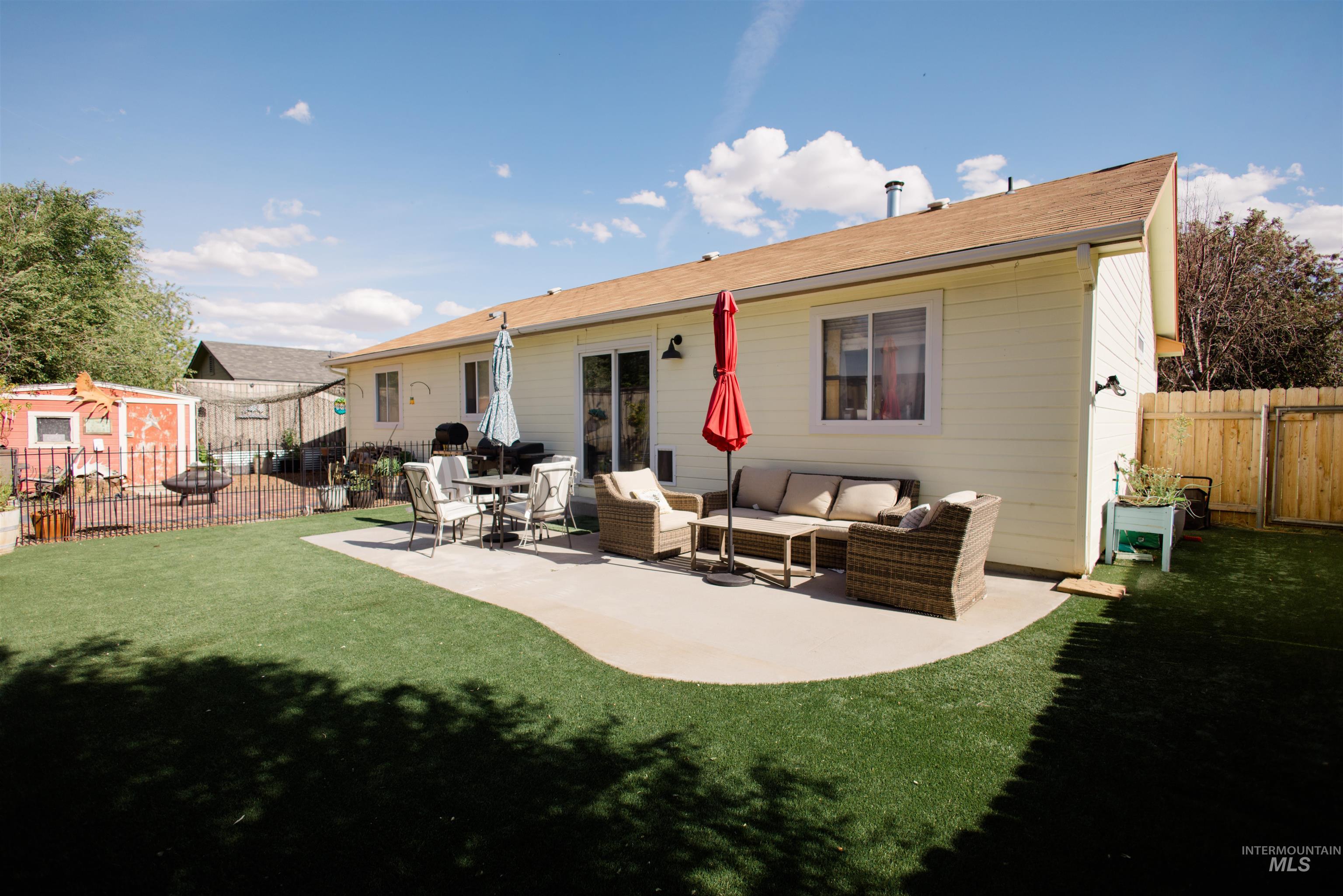 1760 Peregrine Drive, Mountain Home, Idaho 83647, 3 Bedrooms, 2 Bathrooms, Residential For Sale, Price $349,000,MLS 98997361